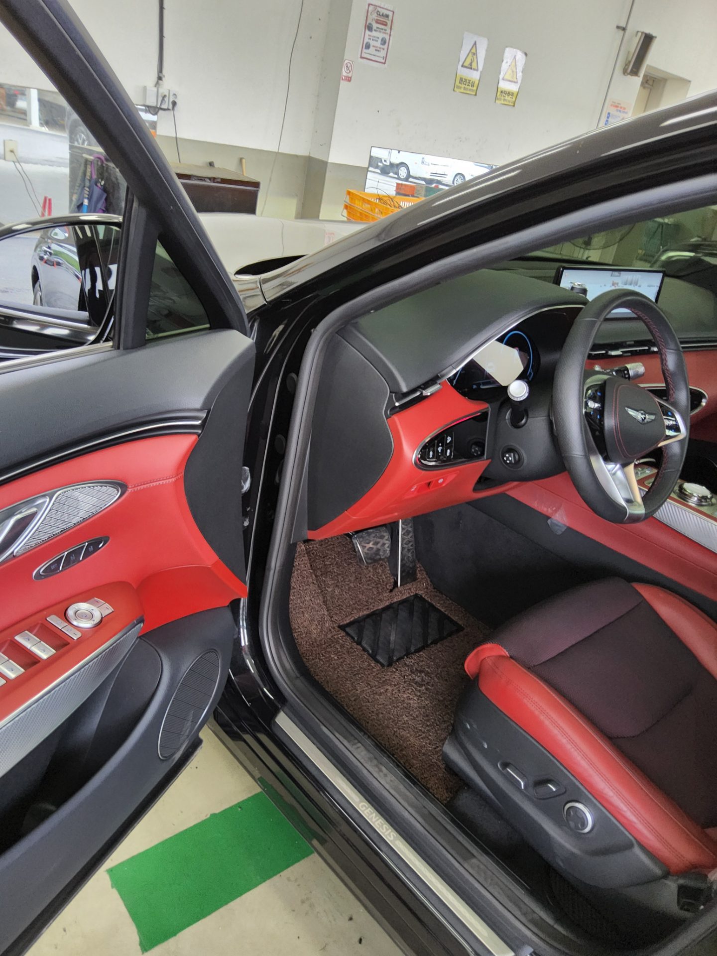 2022 - genesis gv70