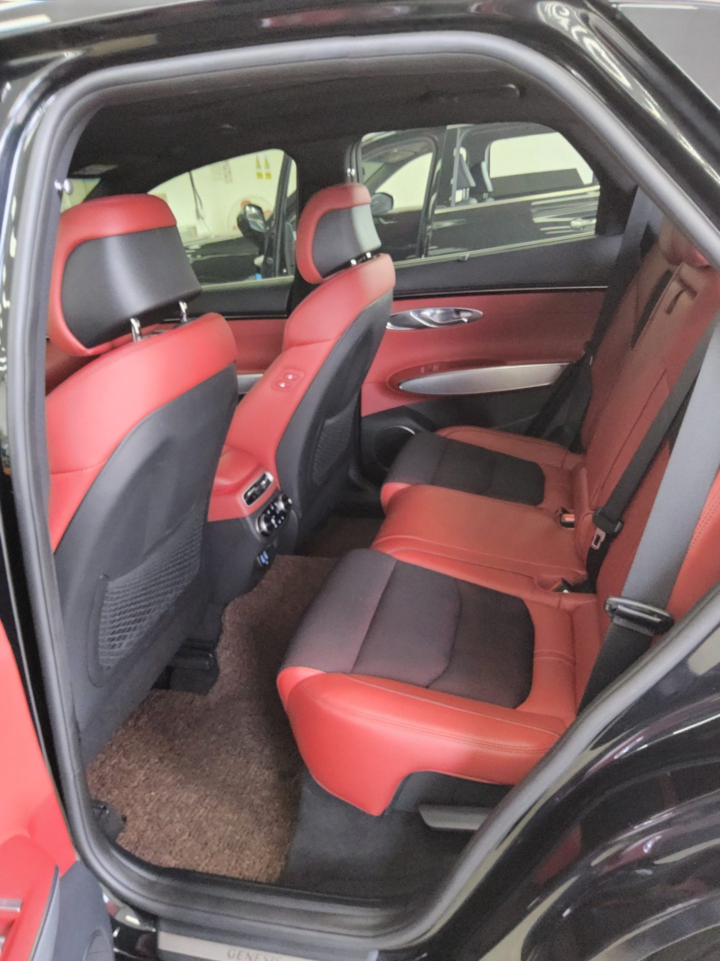 2022 - genesis gv70