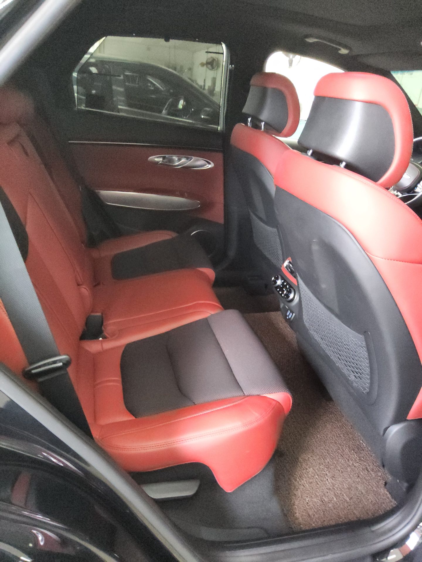 2022 - genesis gv70