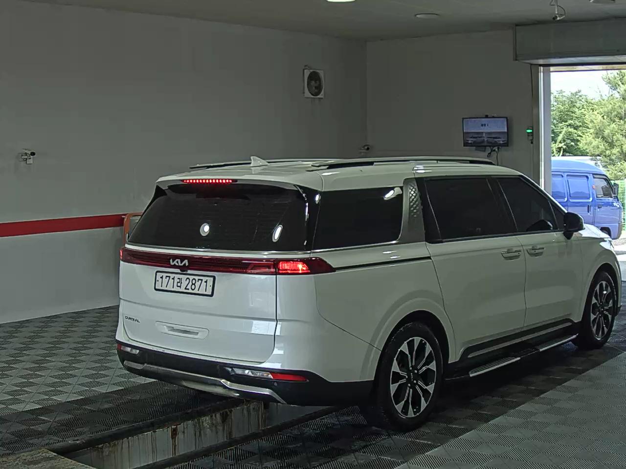 2023 - kia carnival