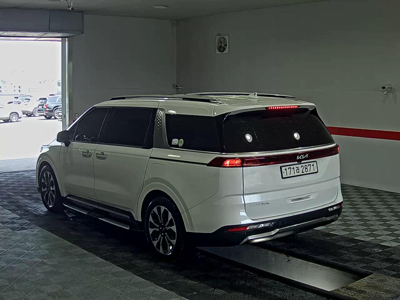 2023 - kia carnival