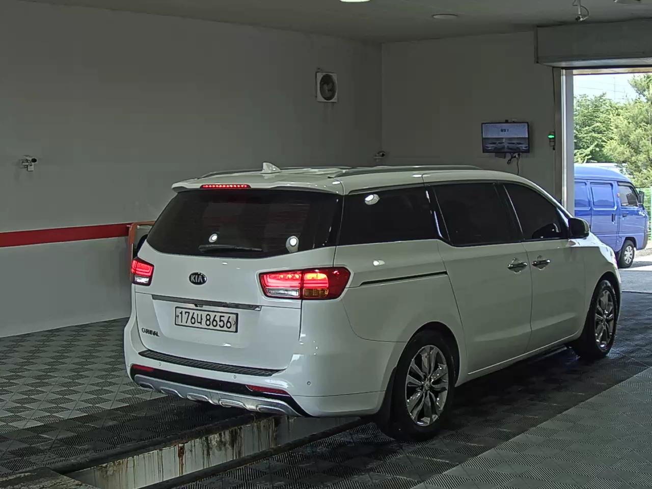 2017 - kia carnival