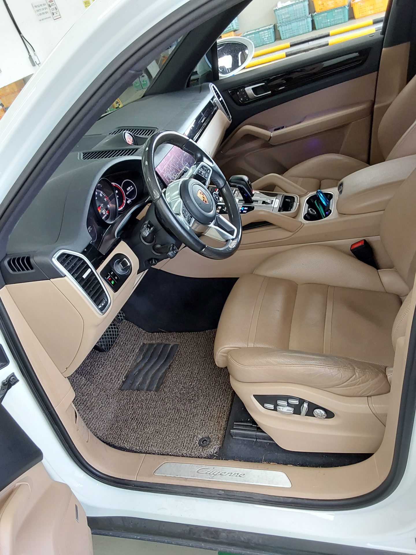 2019 - porsche cayenne