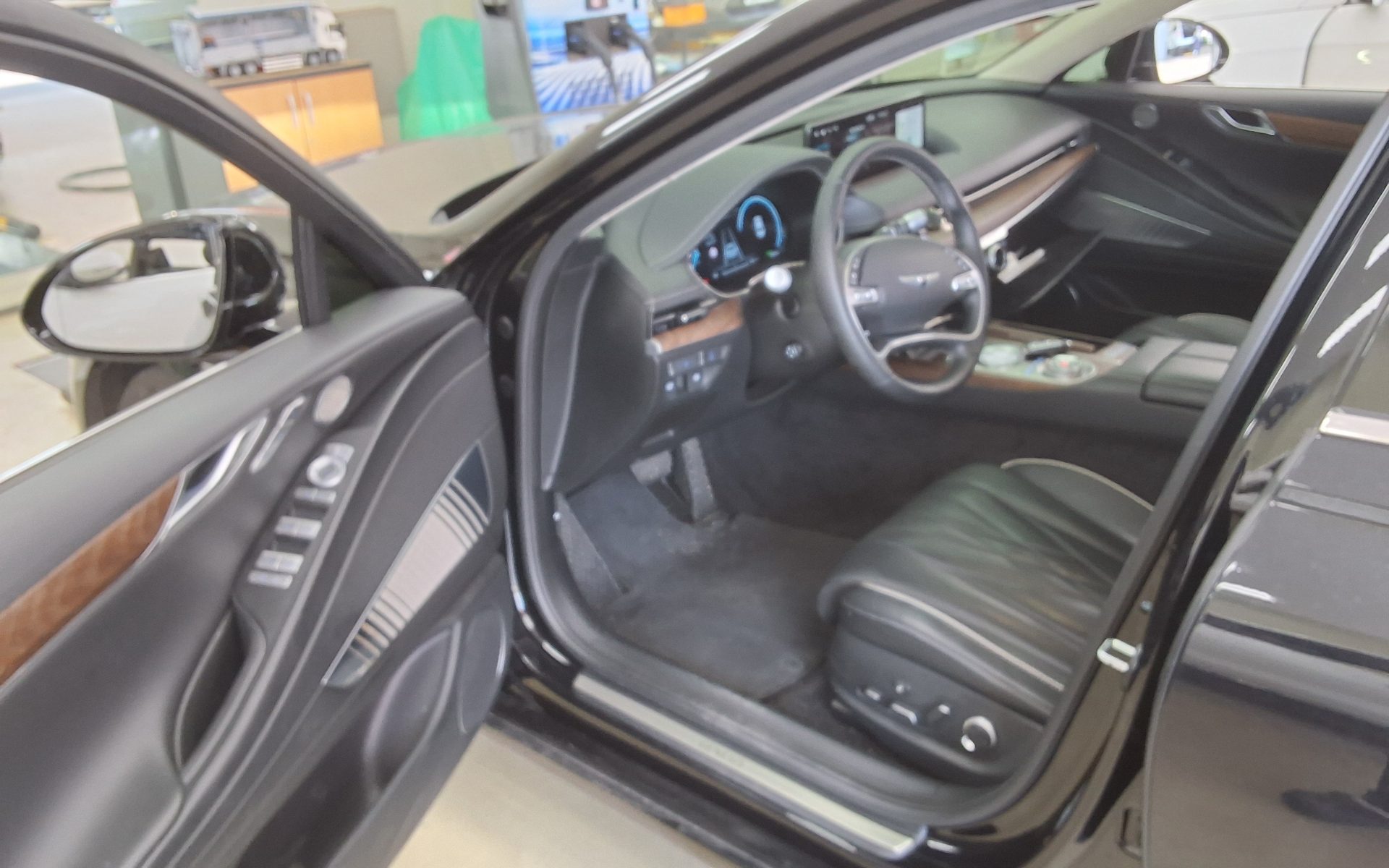 2022 - genesis eg80