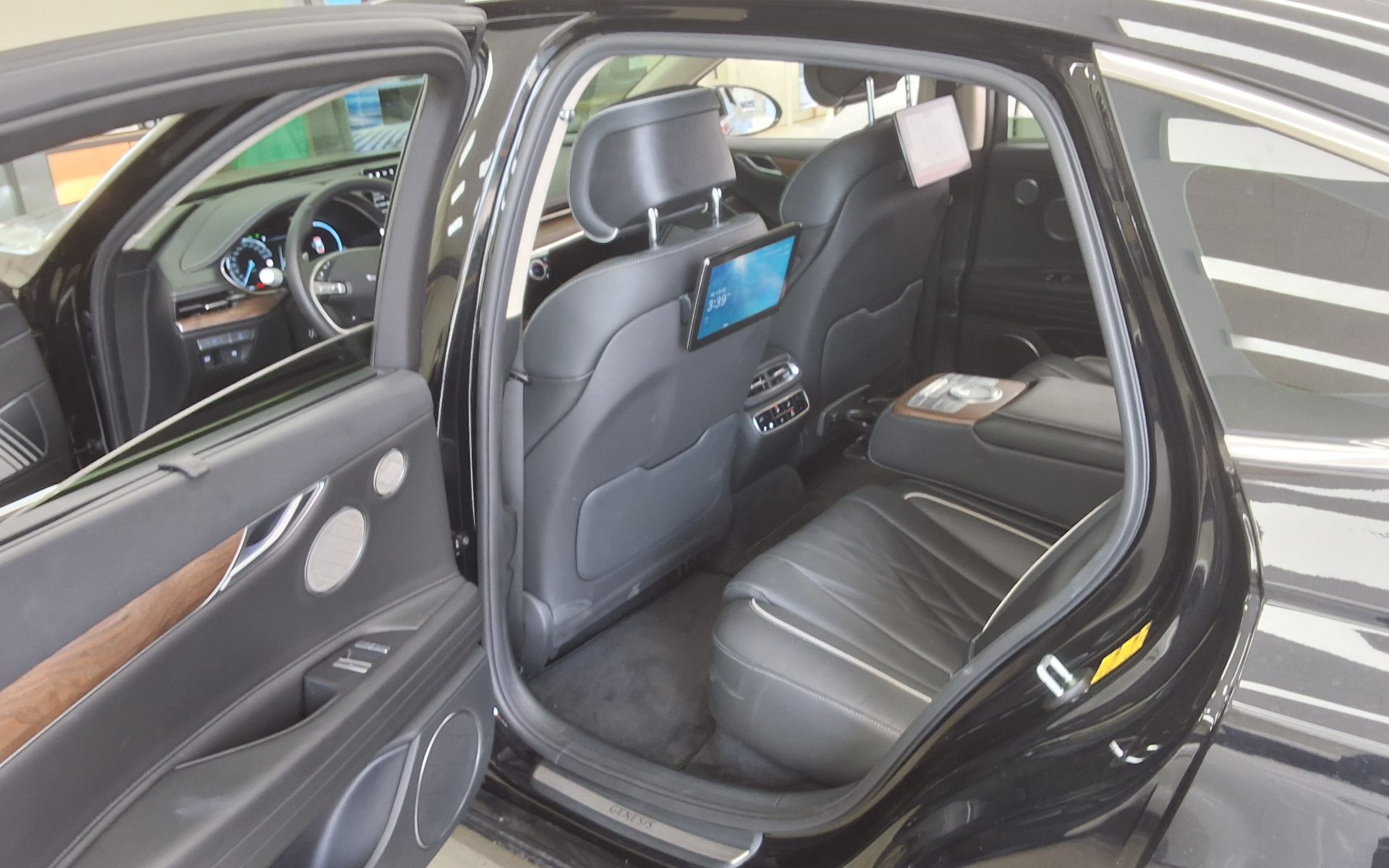 2022 - genesis eg80