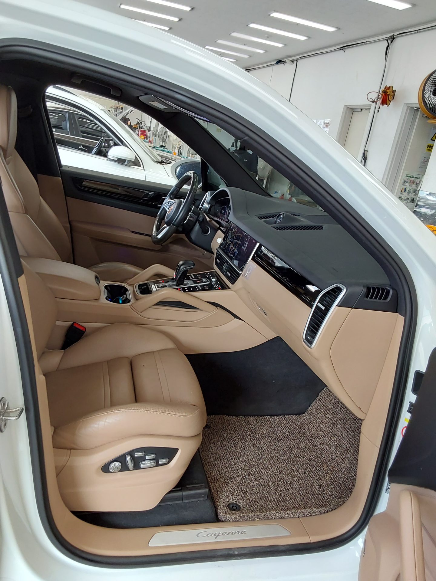 2019 - porsche cayenne