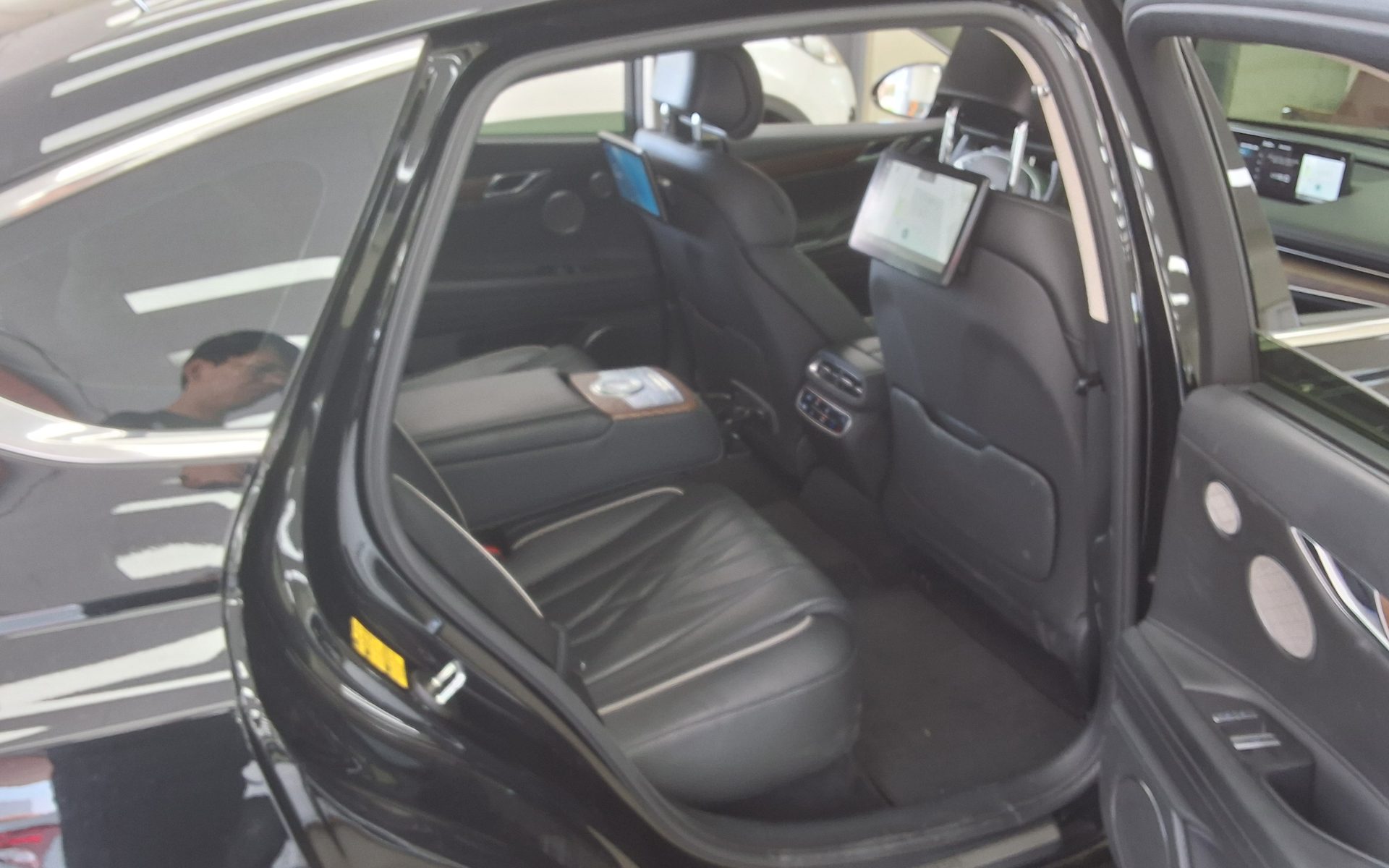 2022 - genesis eg80