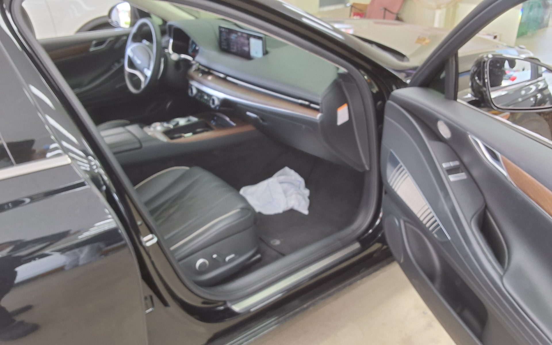 2022 - genesis eg80