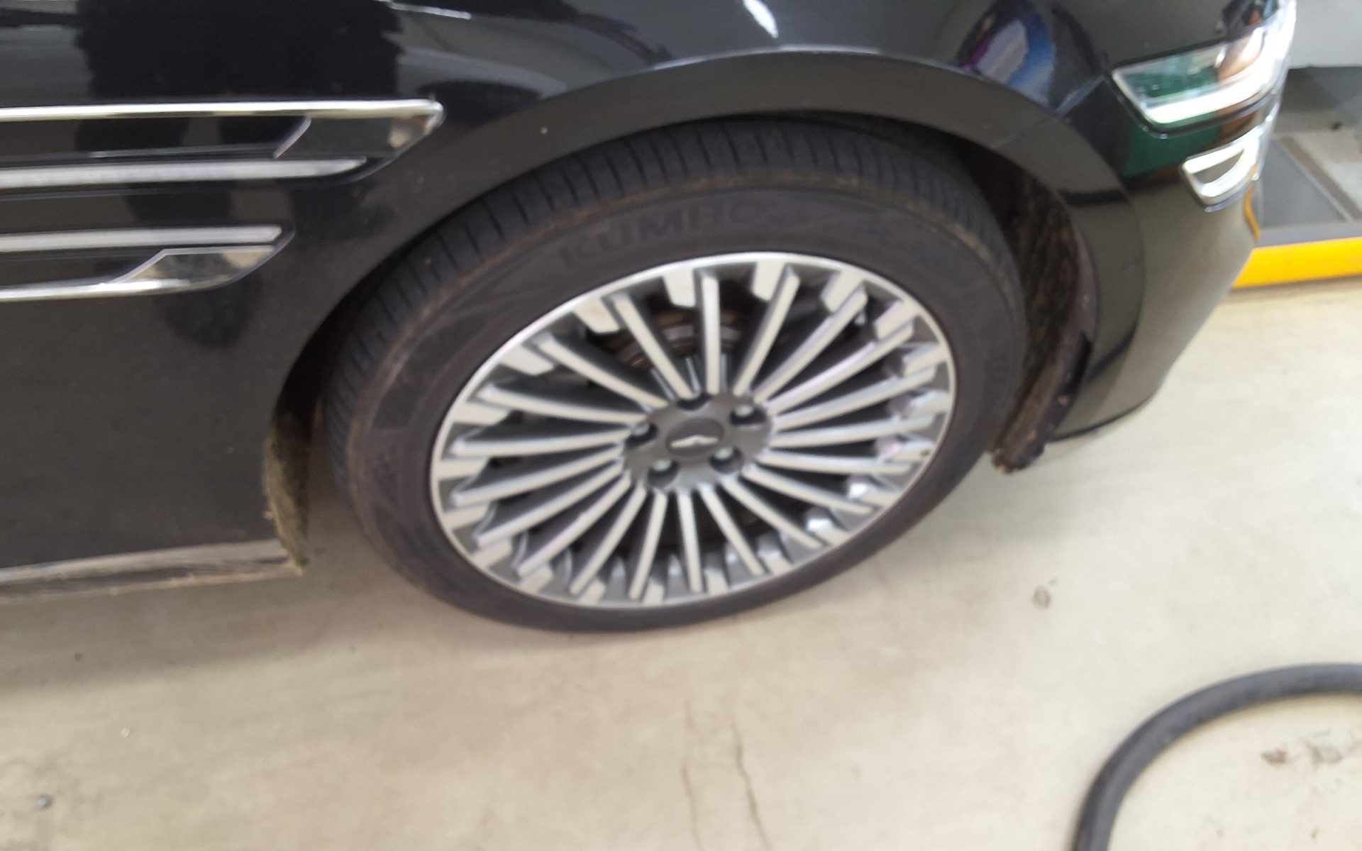 2022 - genesis eg80