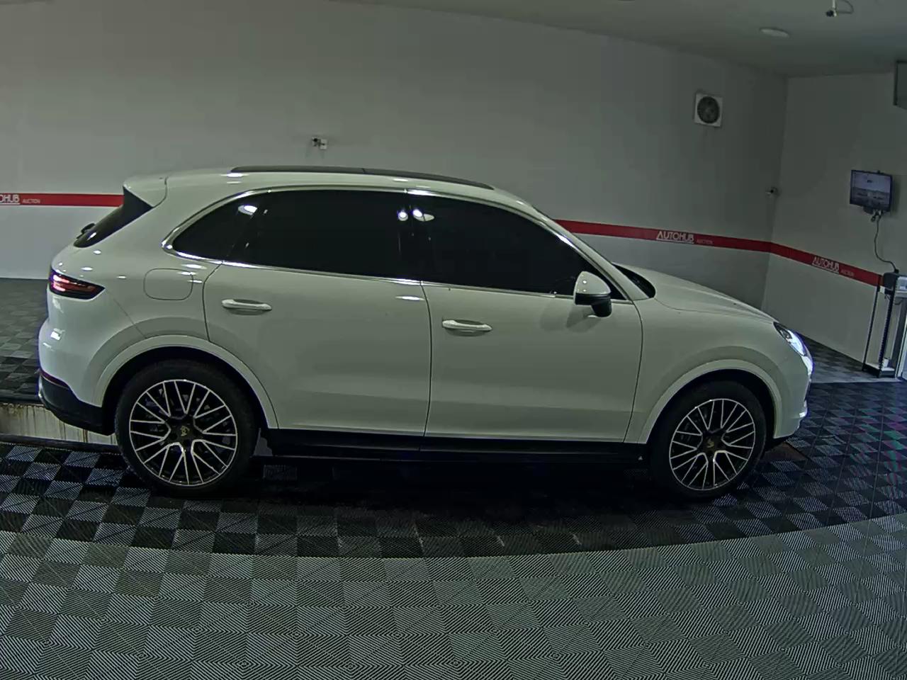 2019 - porsche cayenne