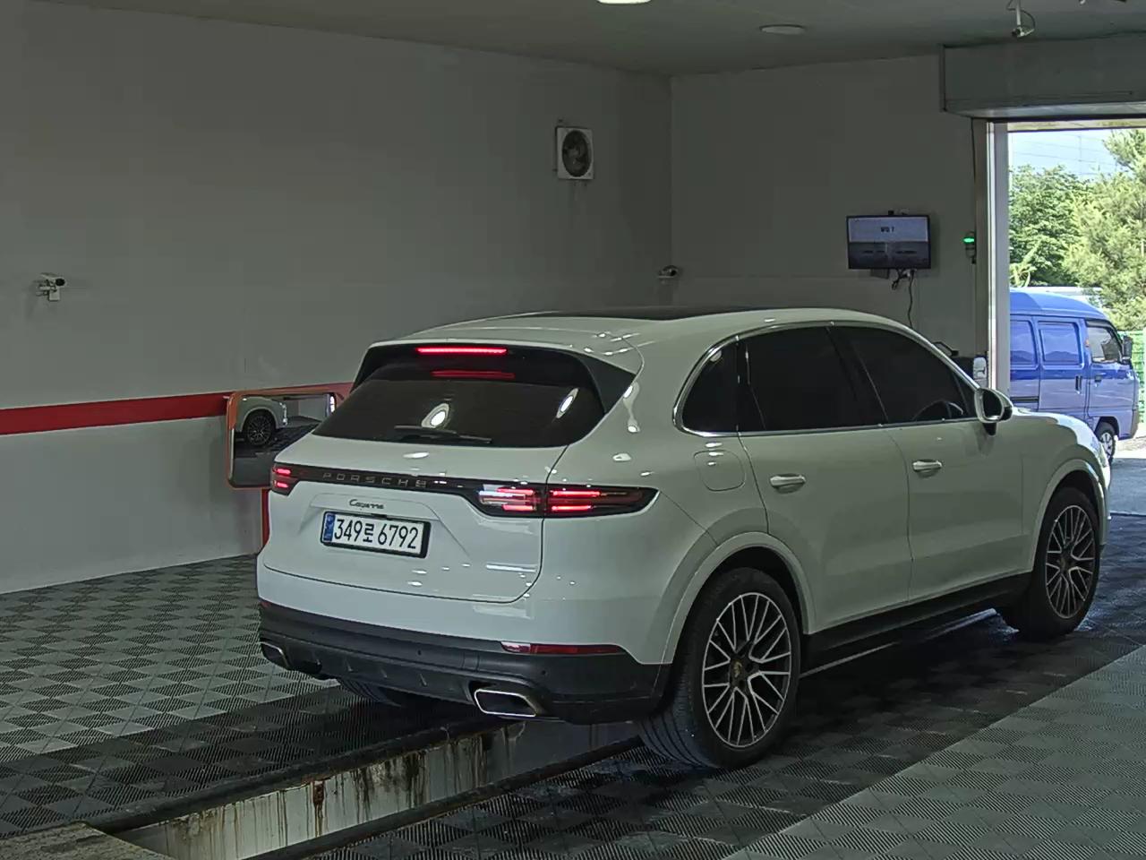 2019 - porsche cayenne
