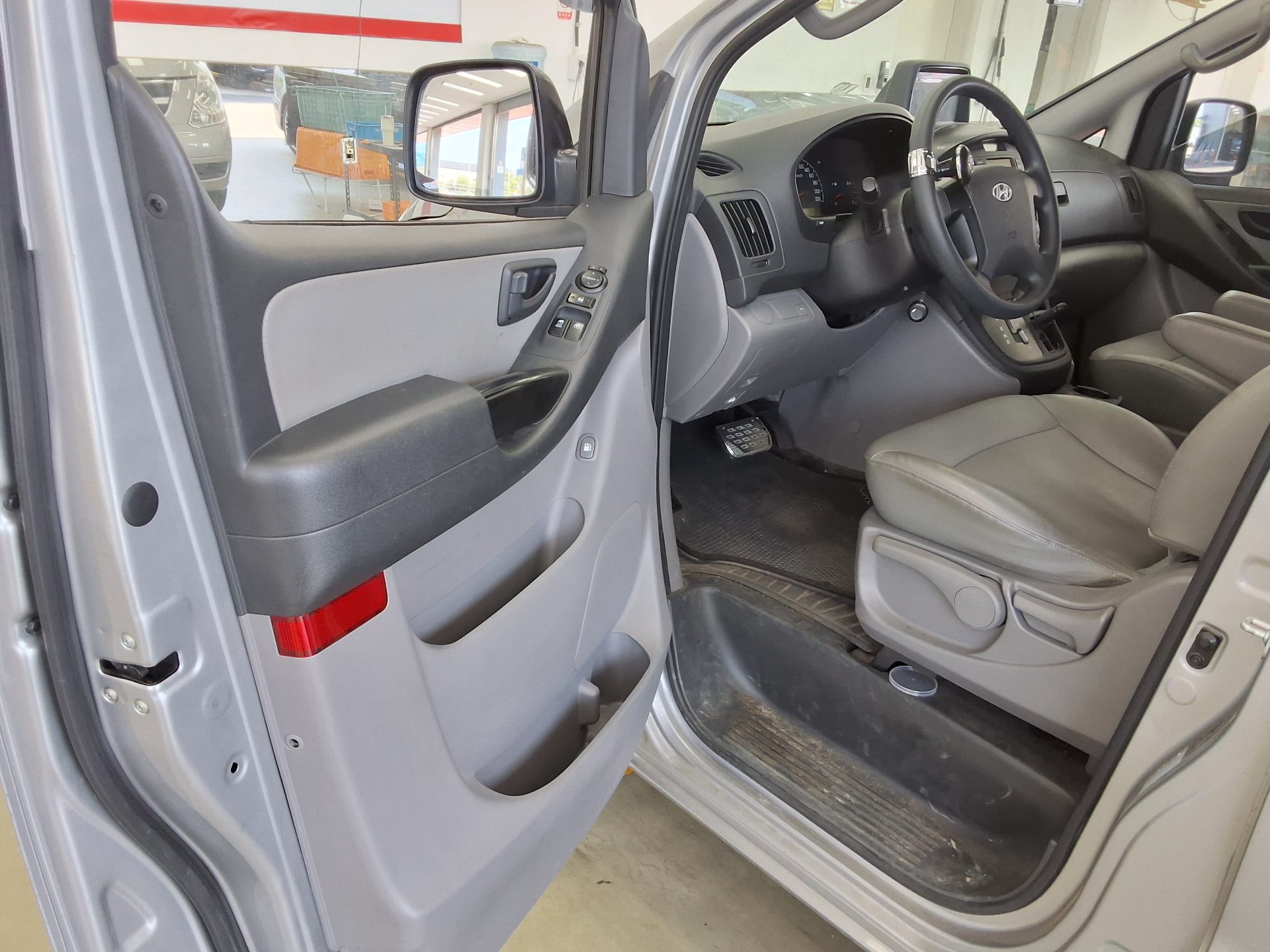 2014 - hyundai grand starex