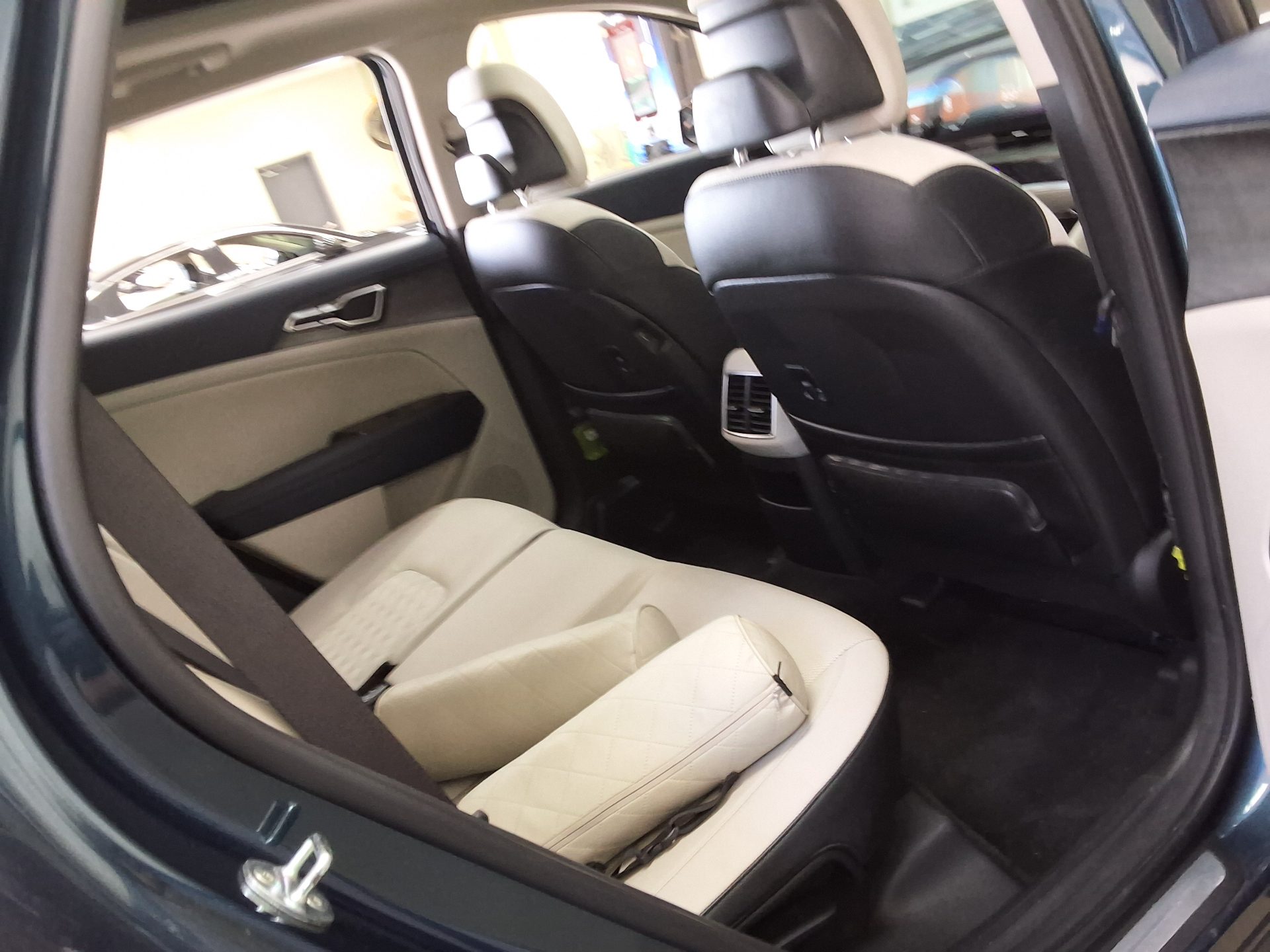 2022 - kia sportage