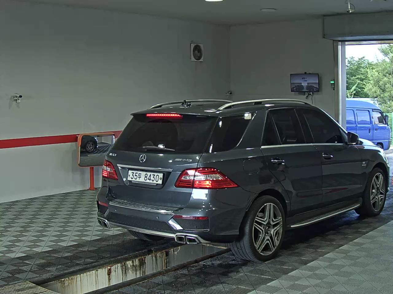 2013 - mercedes-benz ml63