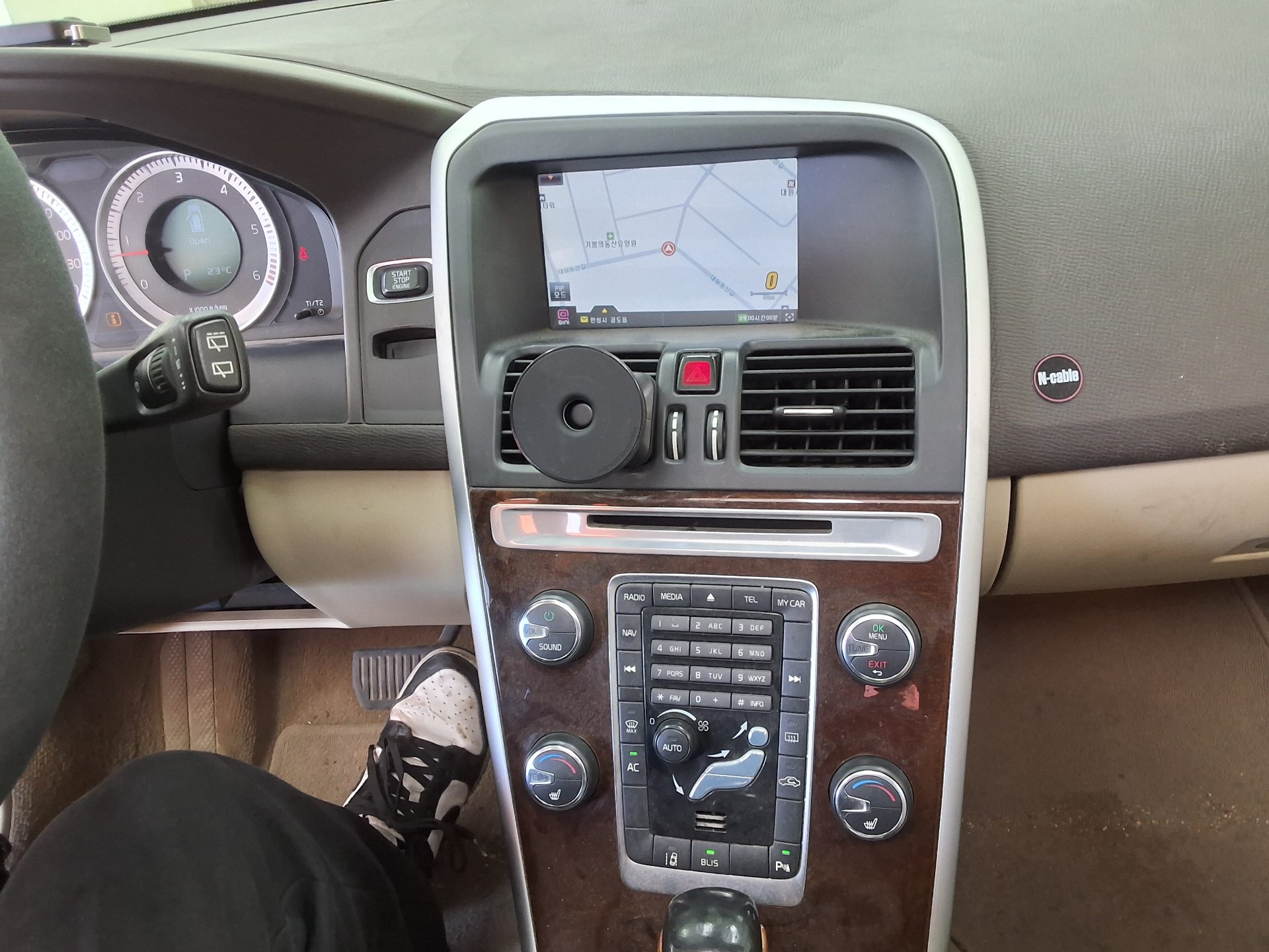 2011 - volvo xc60