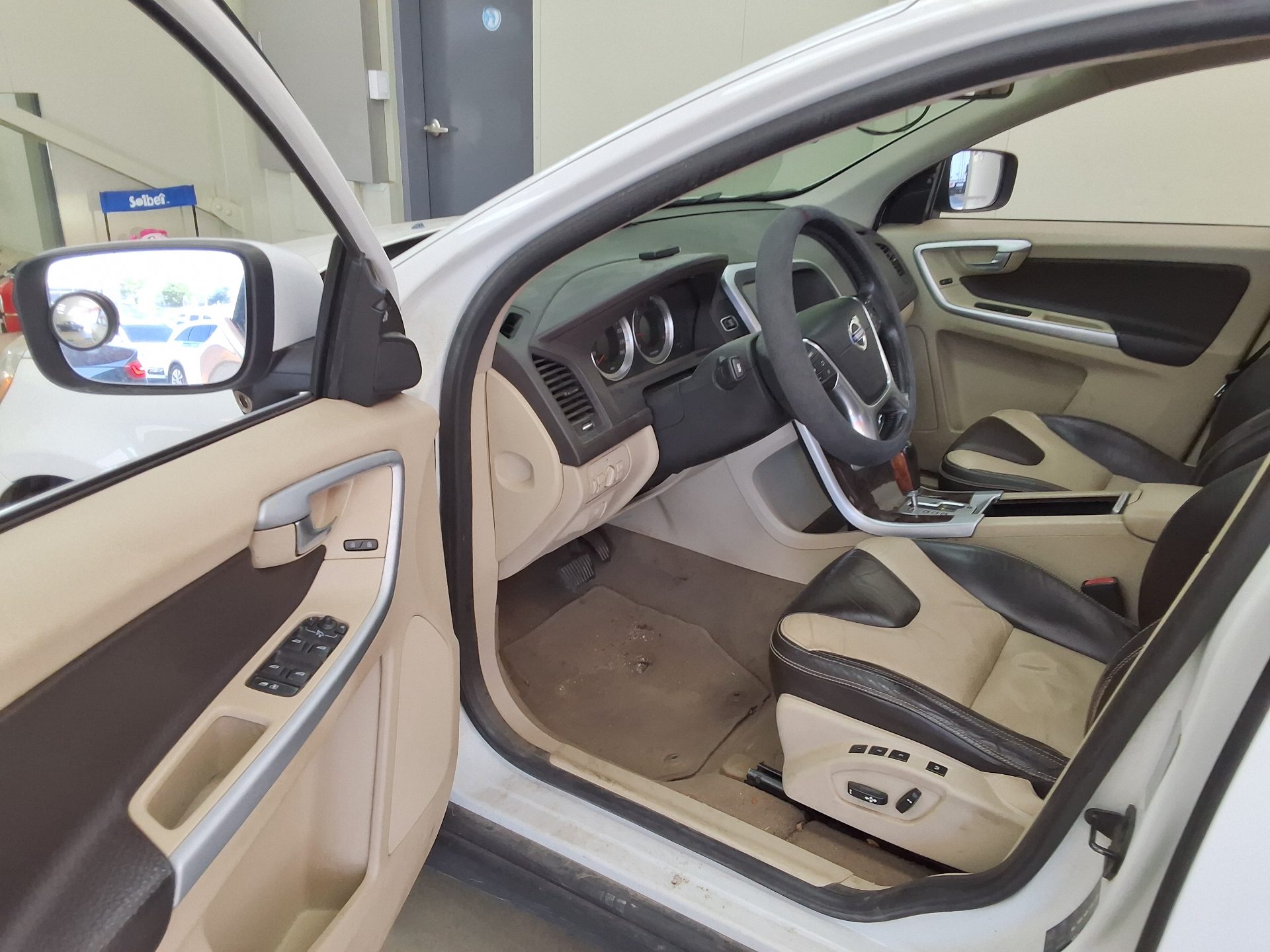 2011 - volvo xc60