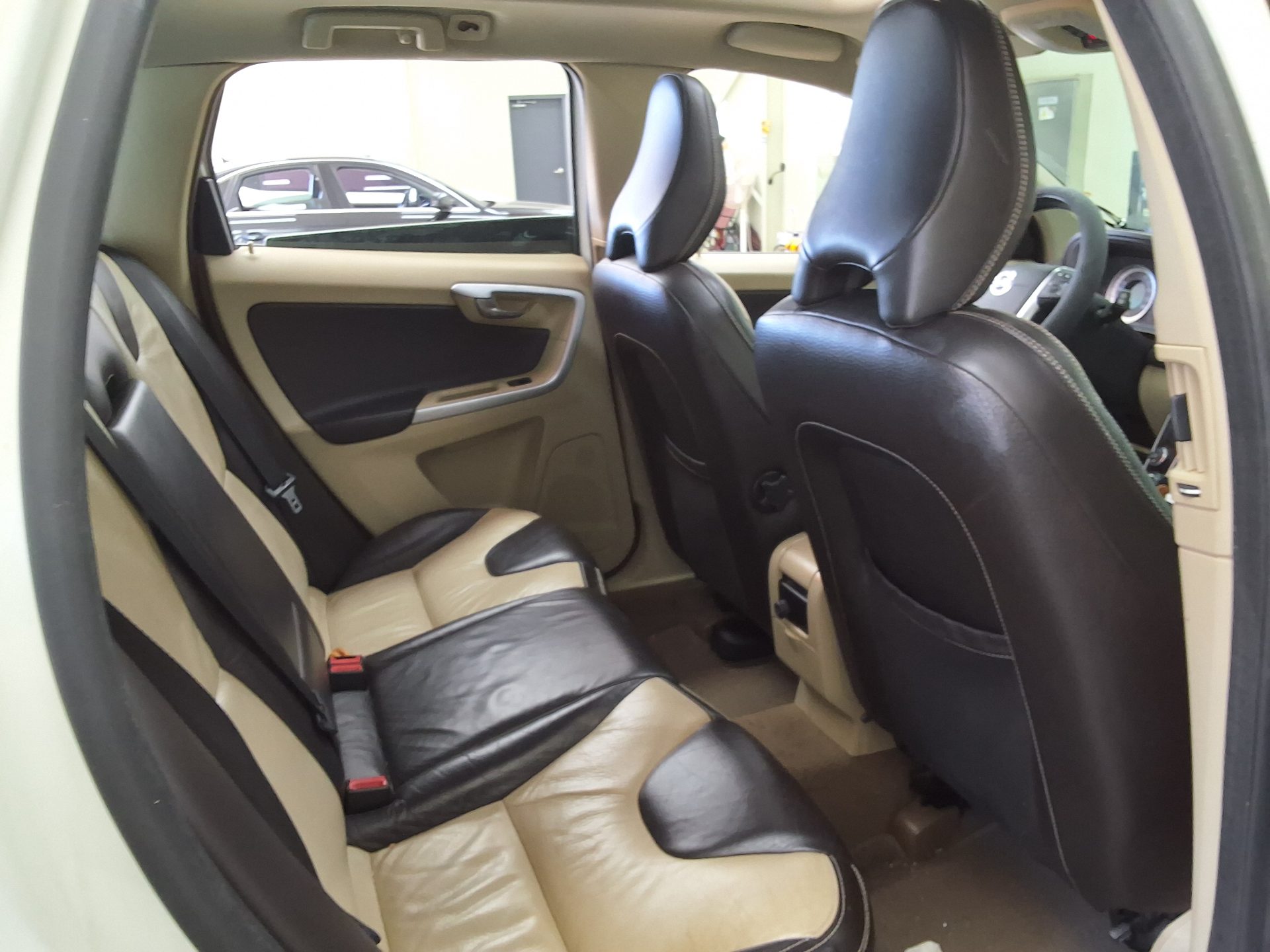 2011 - volvo xc60
