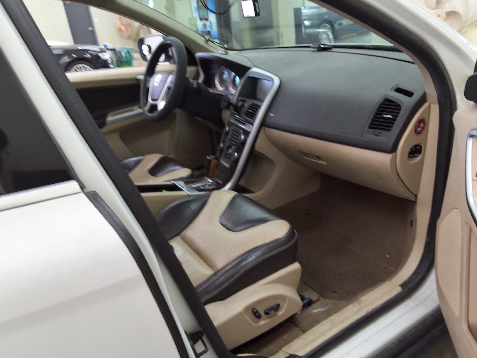 2011 - volvo xc60