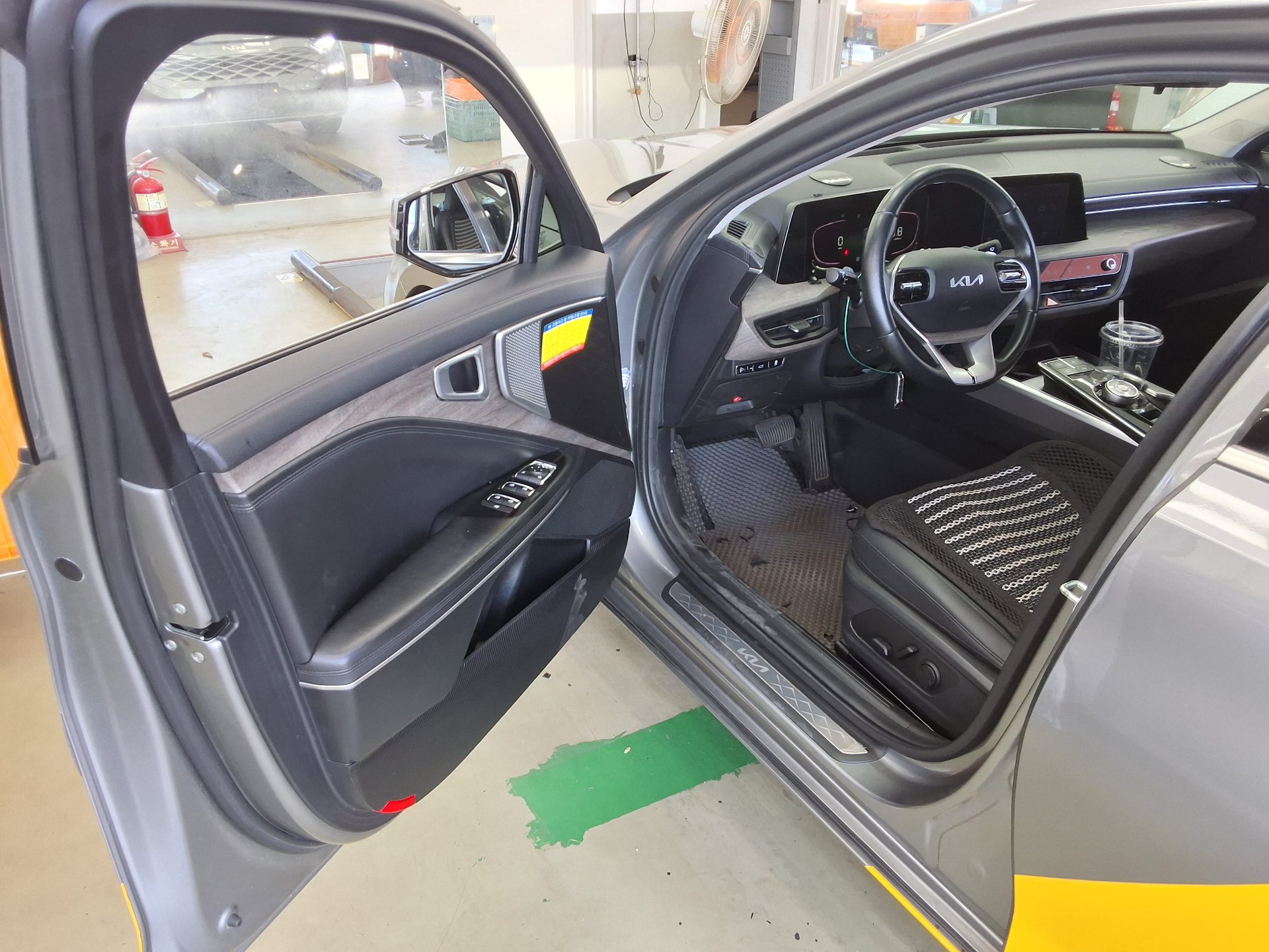 2023 - kia k8