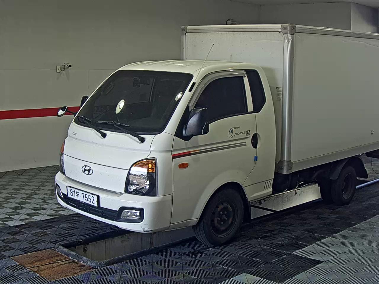 HYUNDAI PORTER II BUILT-IN BOX TRUCK SUPER CAB