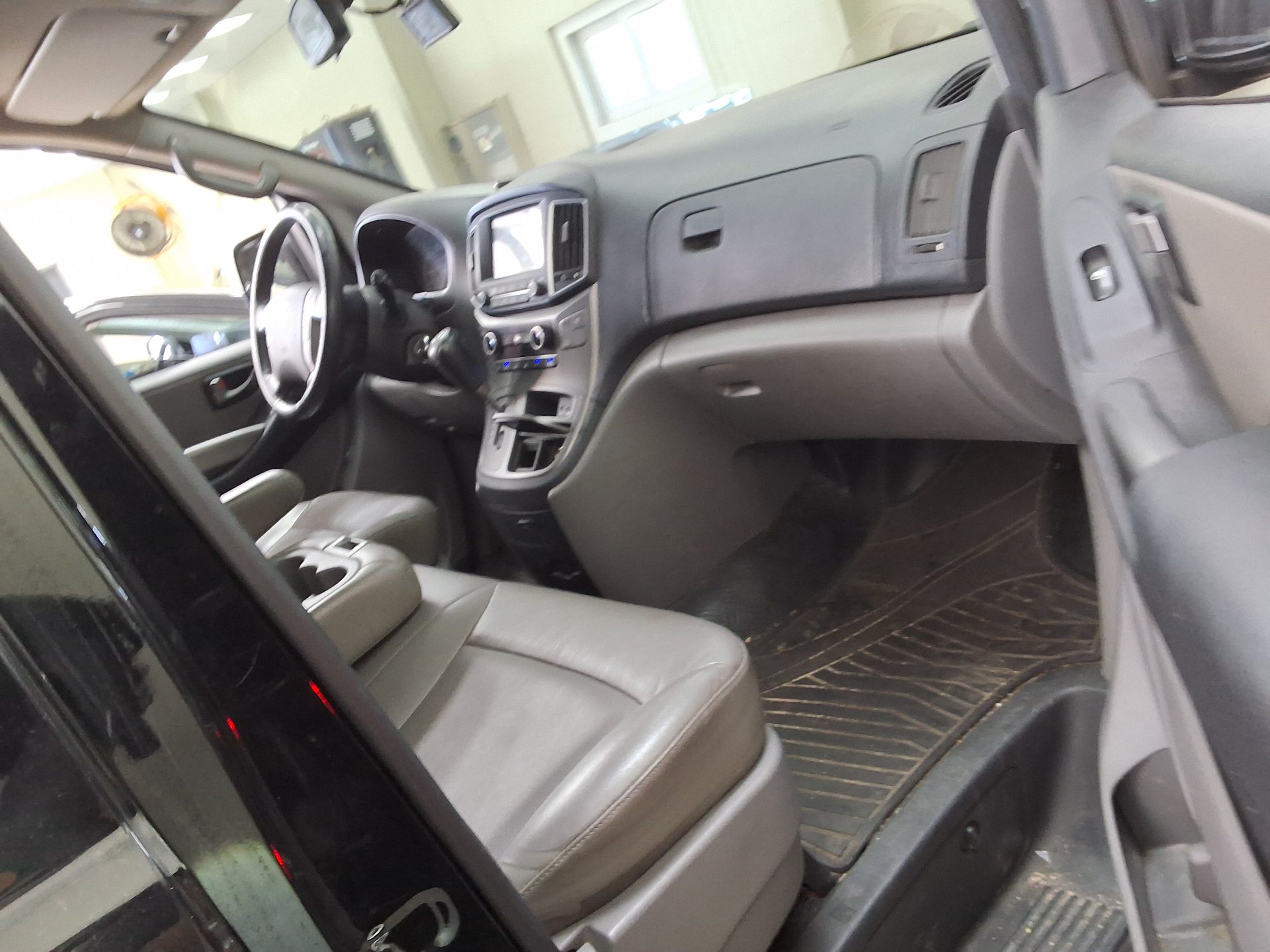 2021 - hyundai grand starex