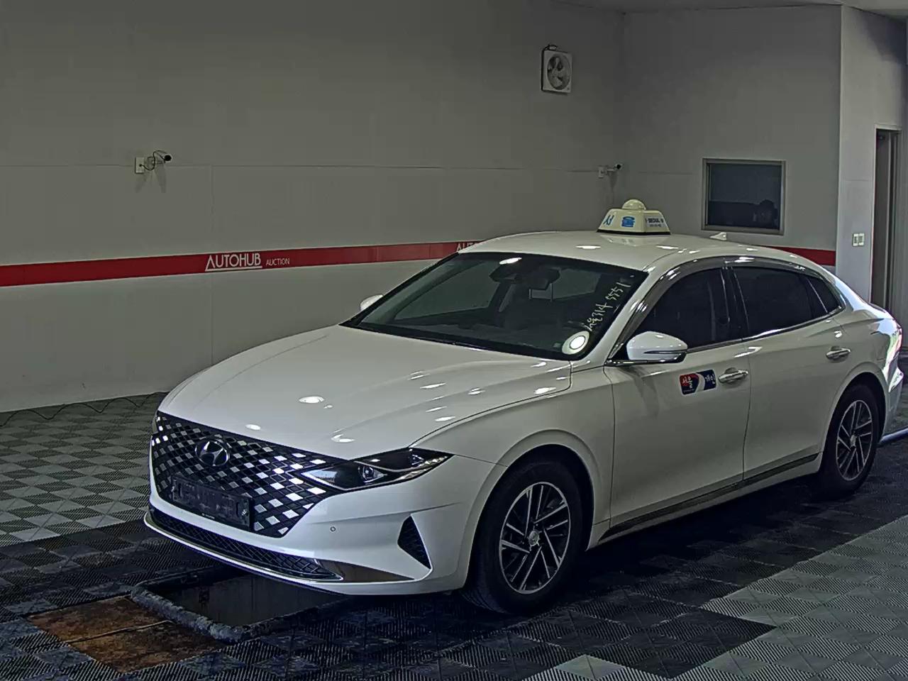 HYUNDAI GRANDEUR LPi BUSINESS DELUXE