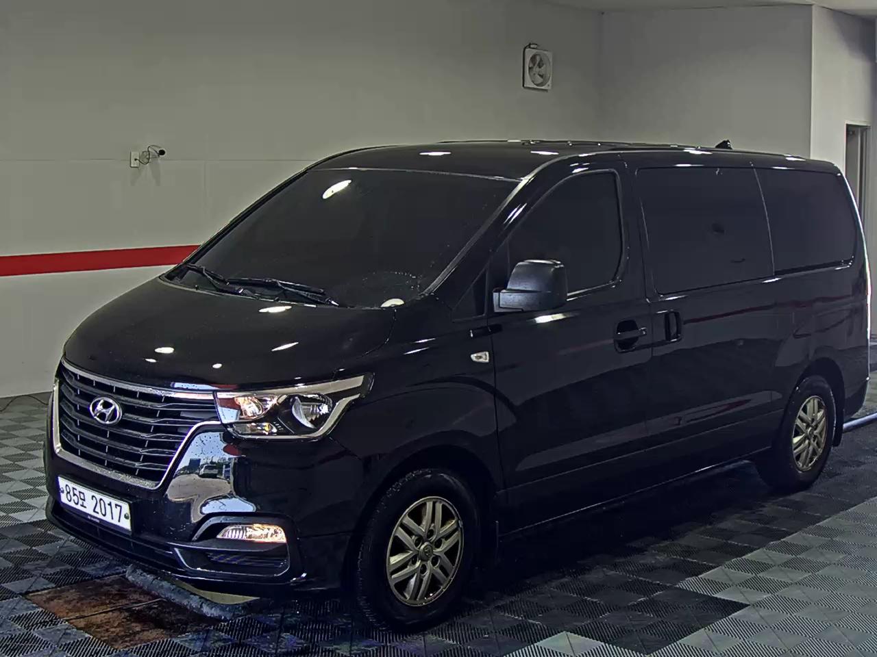 HYUNDAI GRAND STAREX