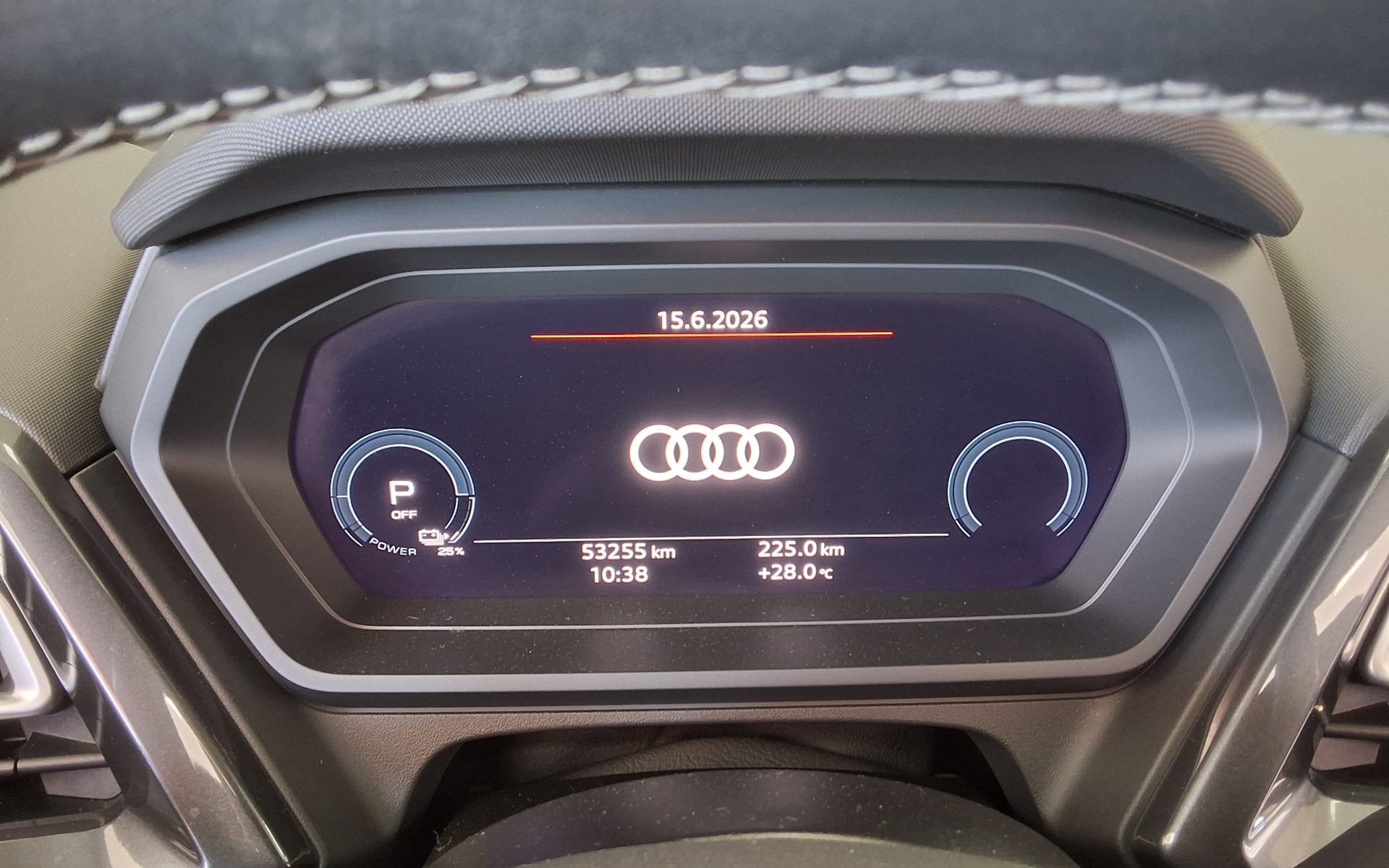 2022 - audi q4