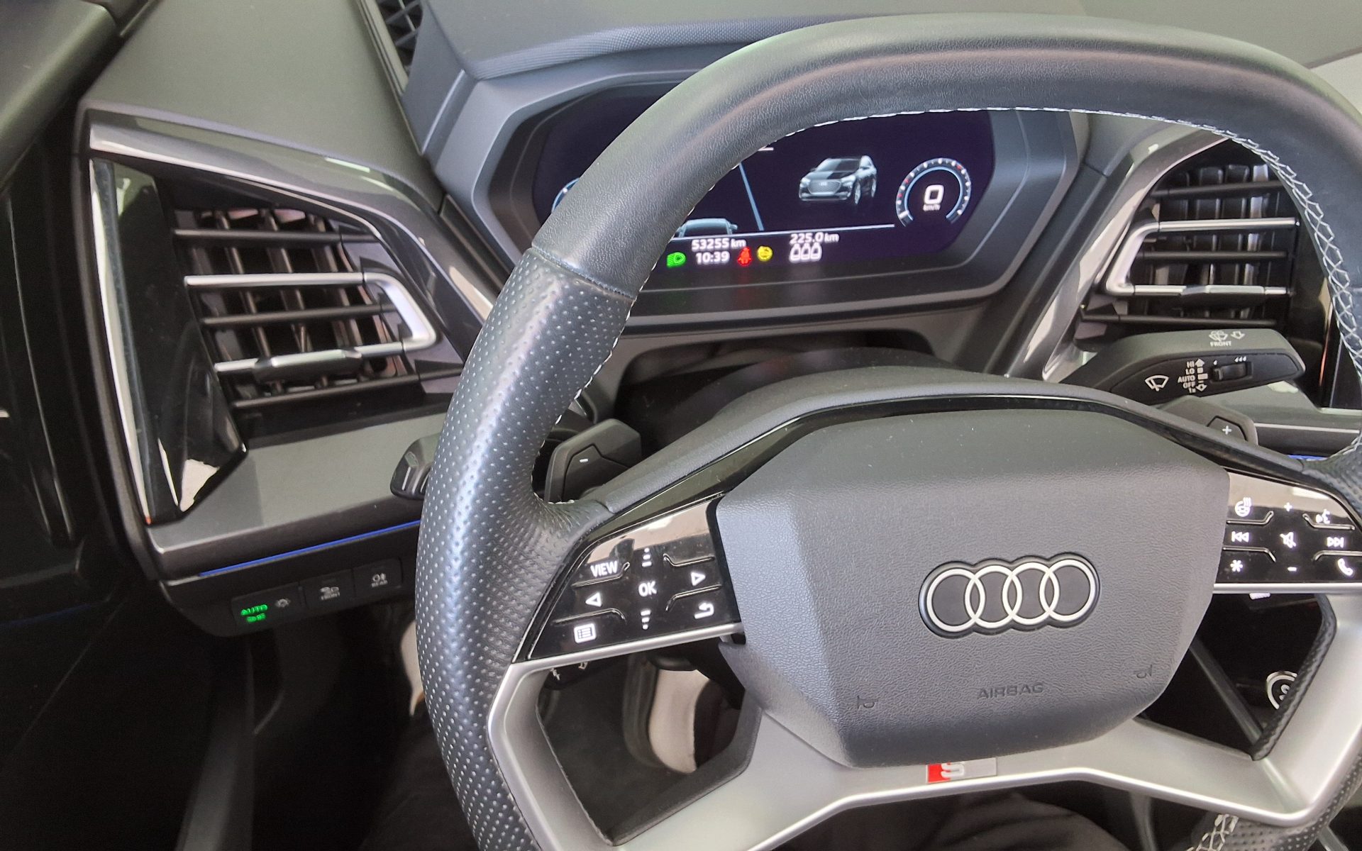 2022 - audi q4
