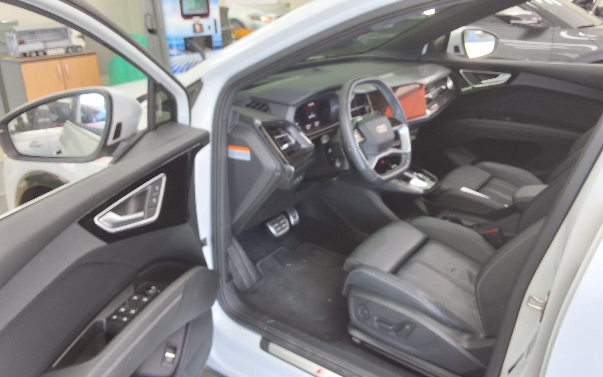 2022 - audi q4