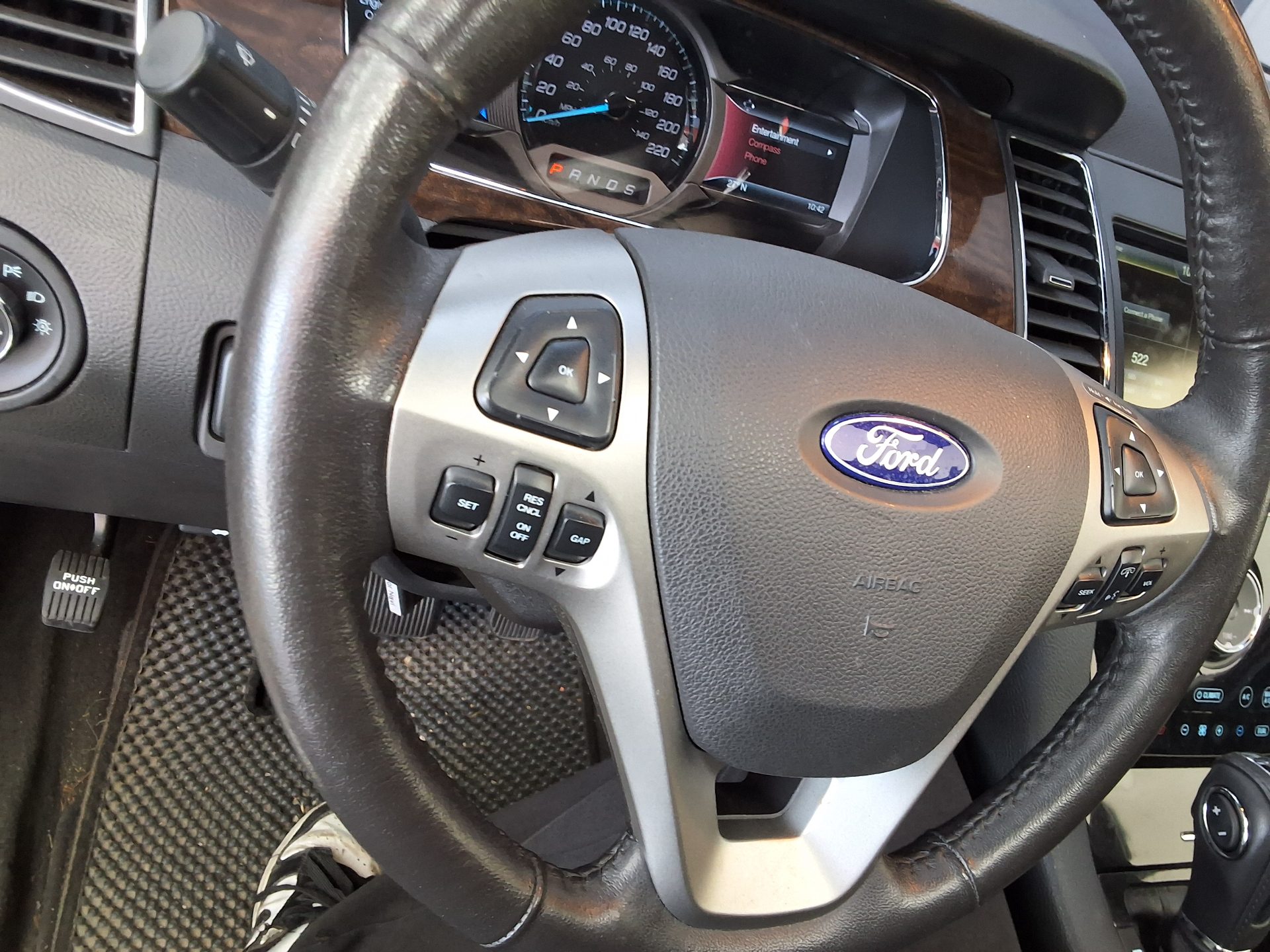 2015 - ford taurus