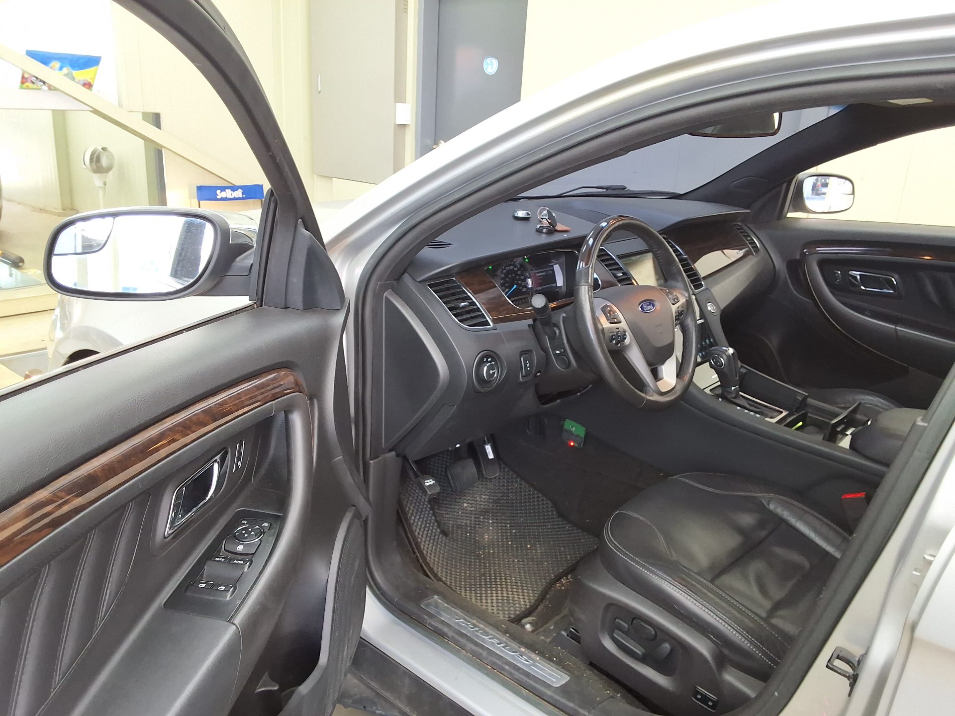 2015 - ford taurus