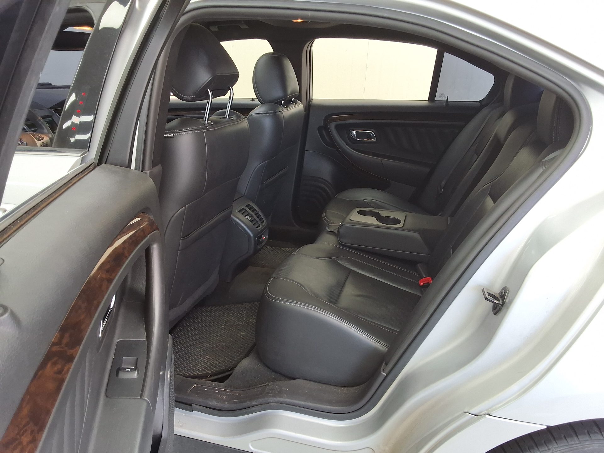 2015 - ford taurus
