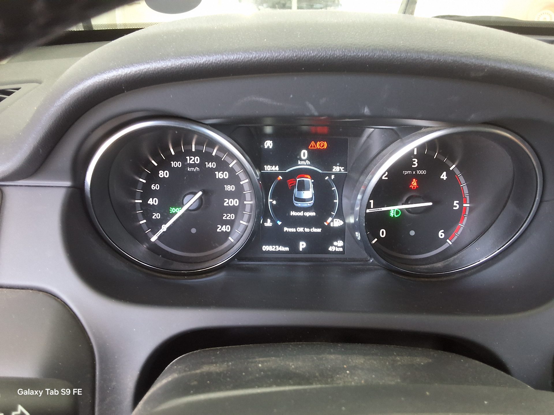2019 - land rover discovery