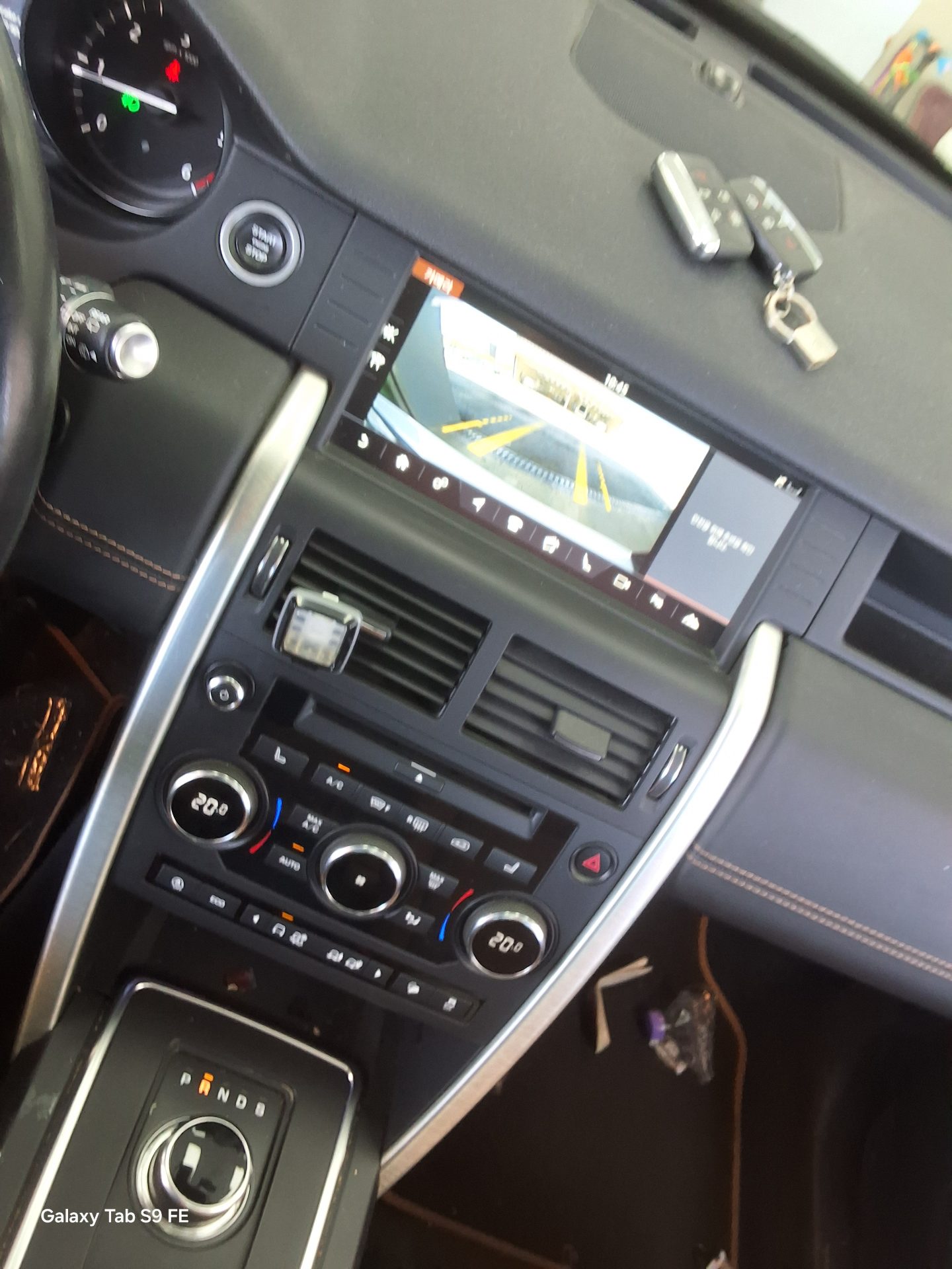 2019 - land rover discovery