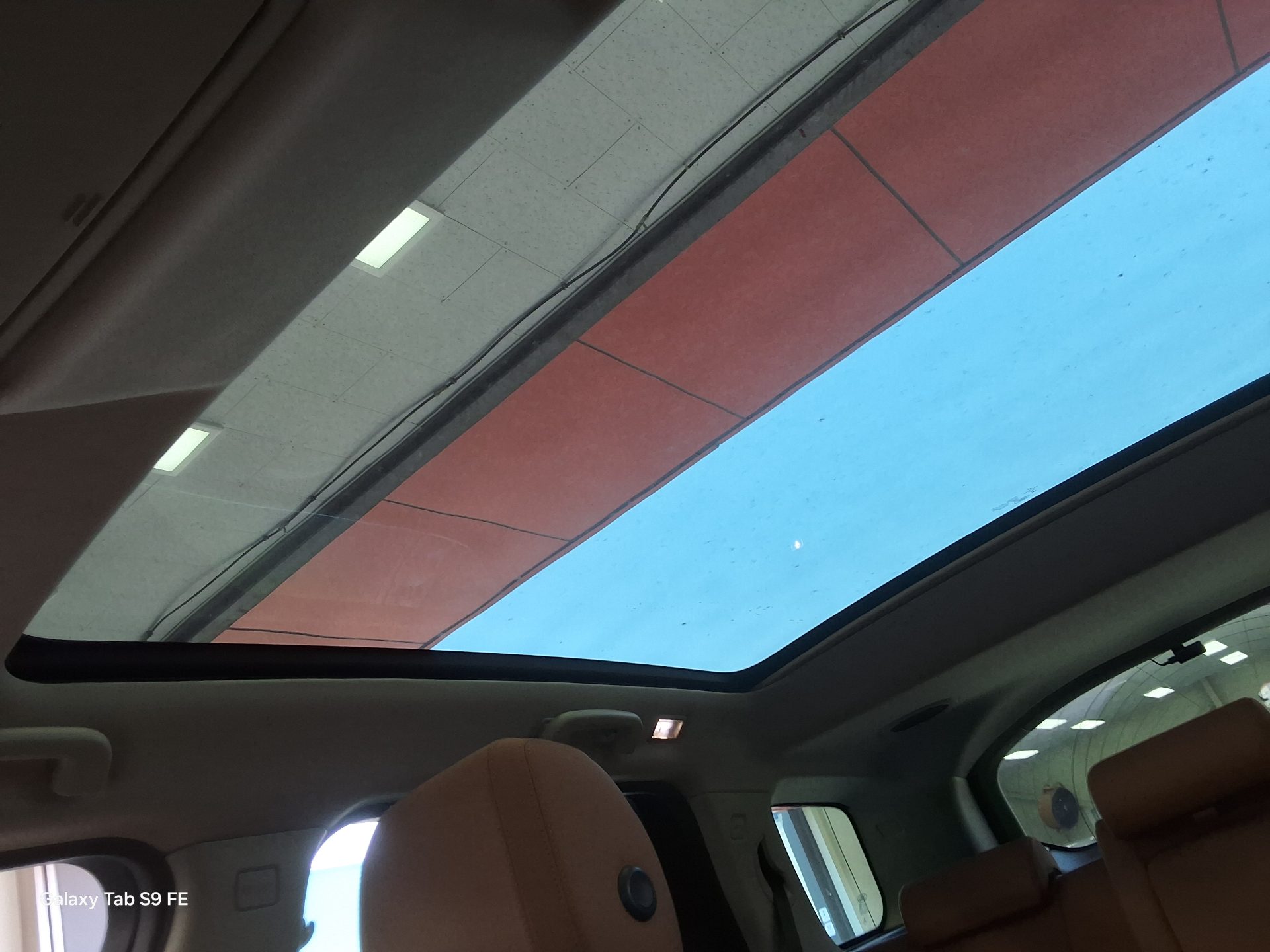 2019 - land rover discovery