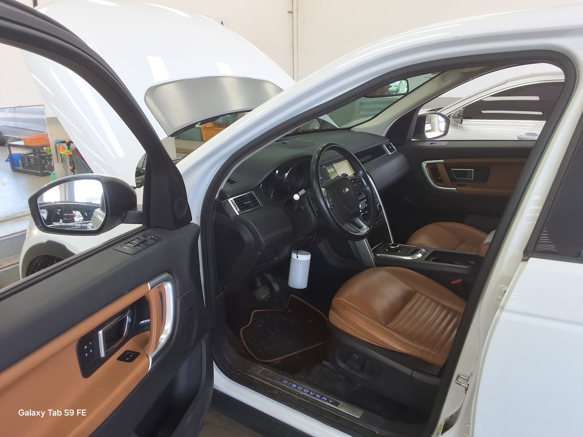 2019 - land rover discovery