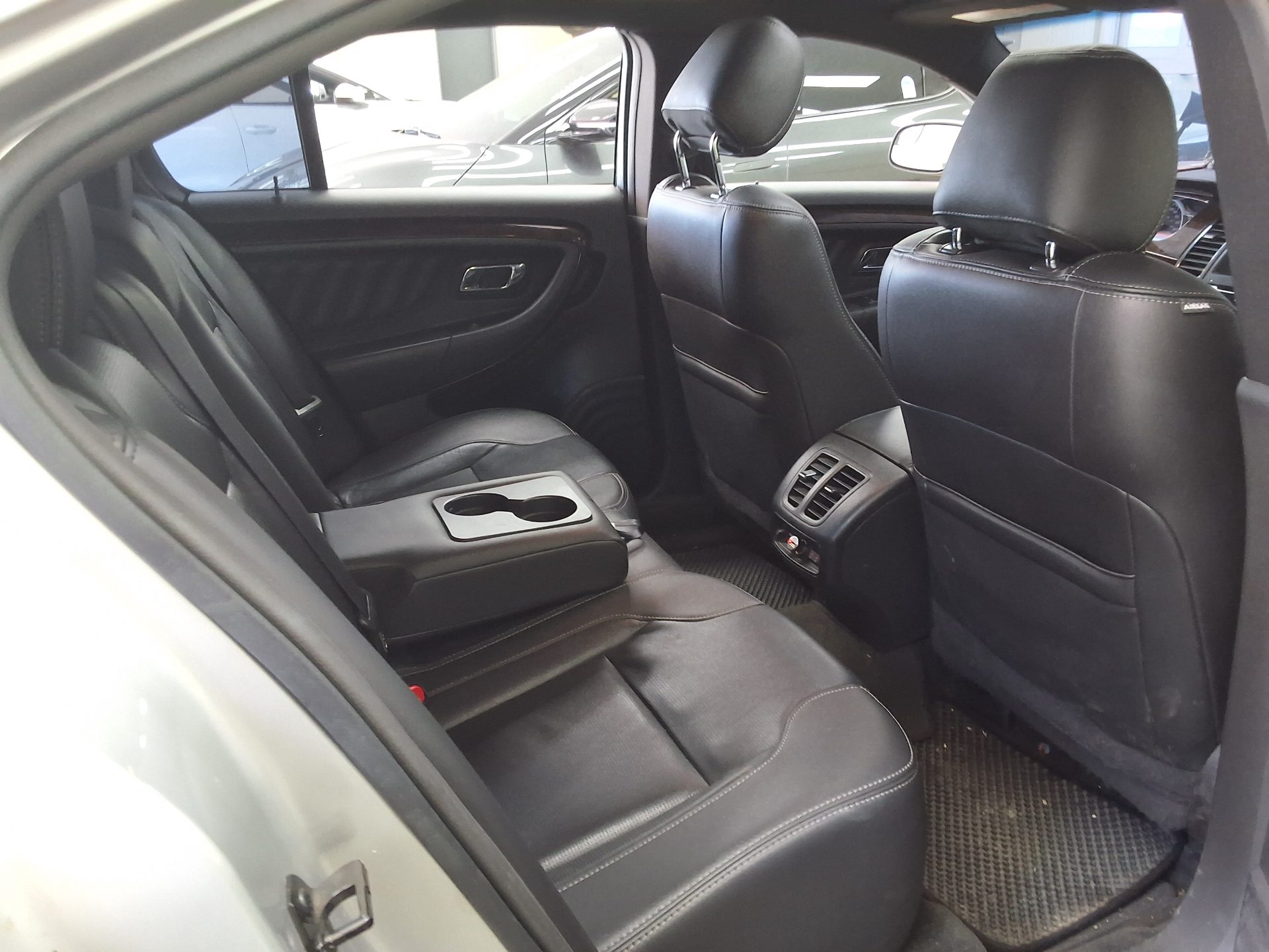 2015 - ford taurus
