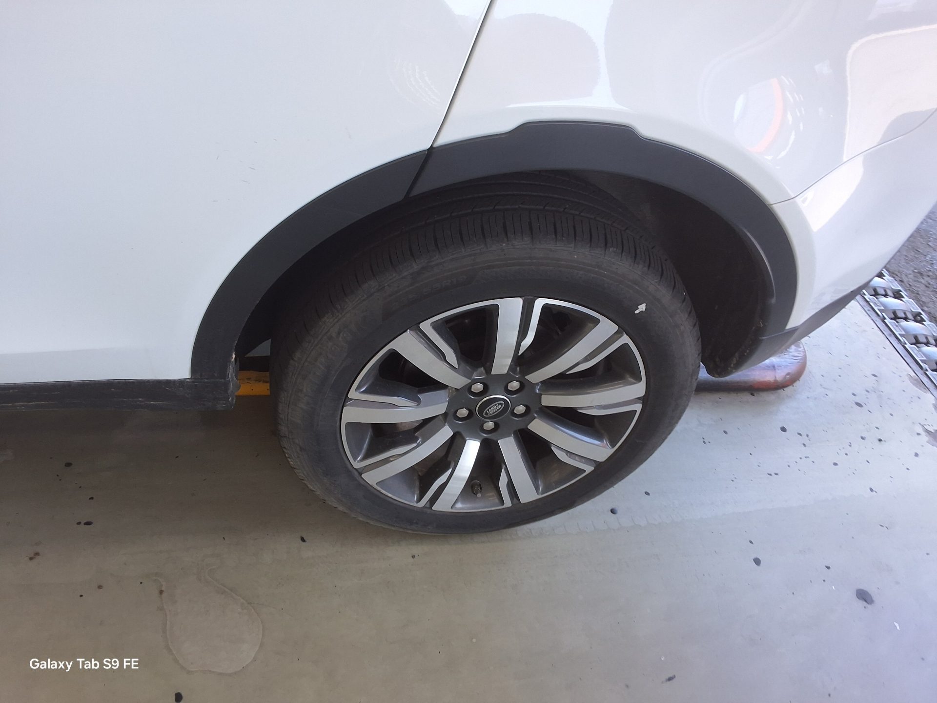 2019 - land rover discovery