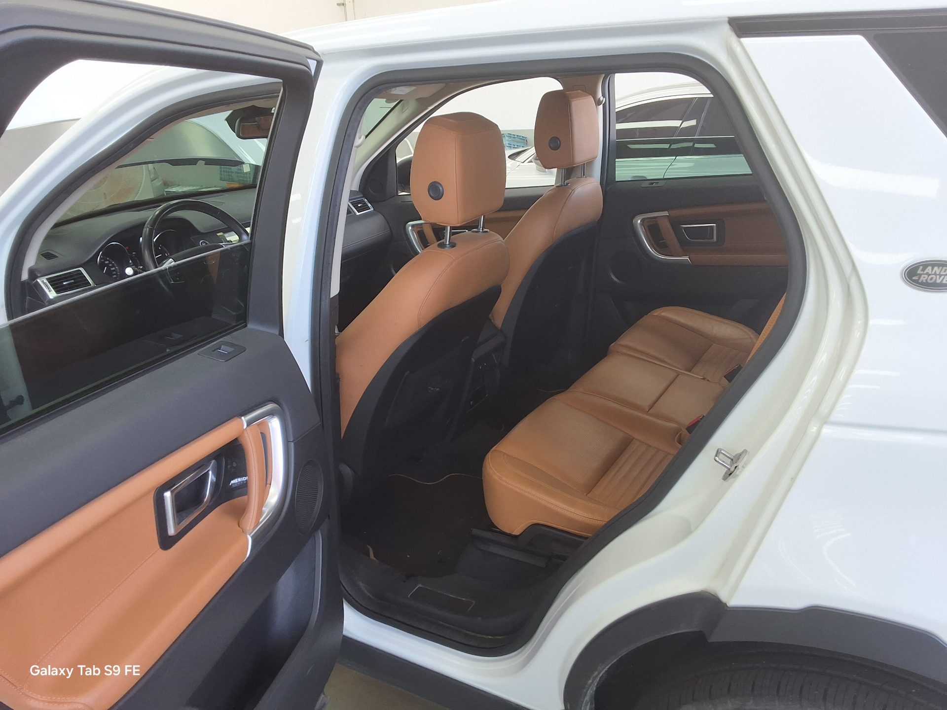 2019 - land rover discovery