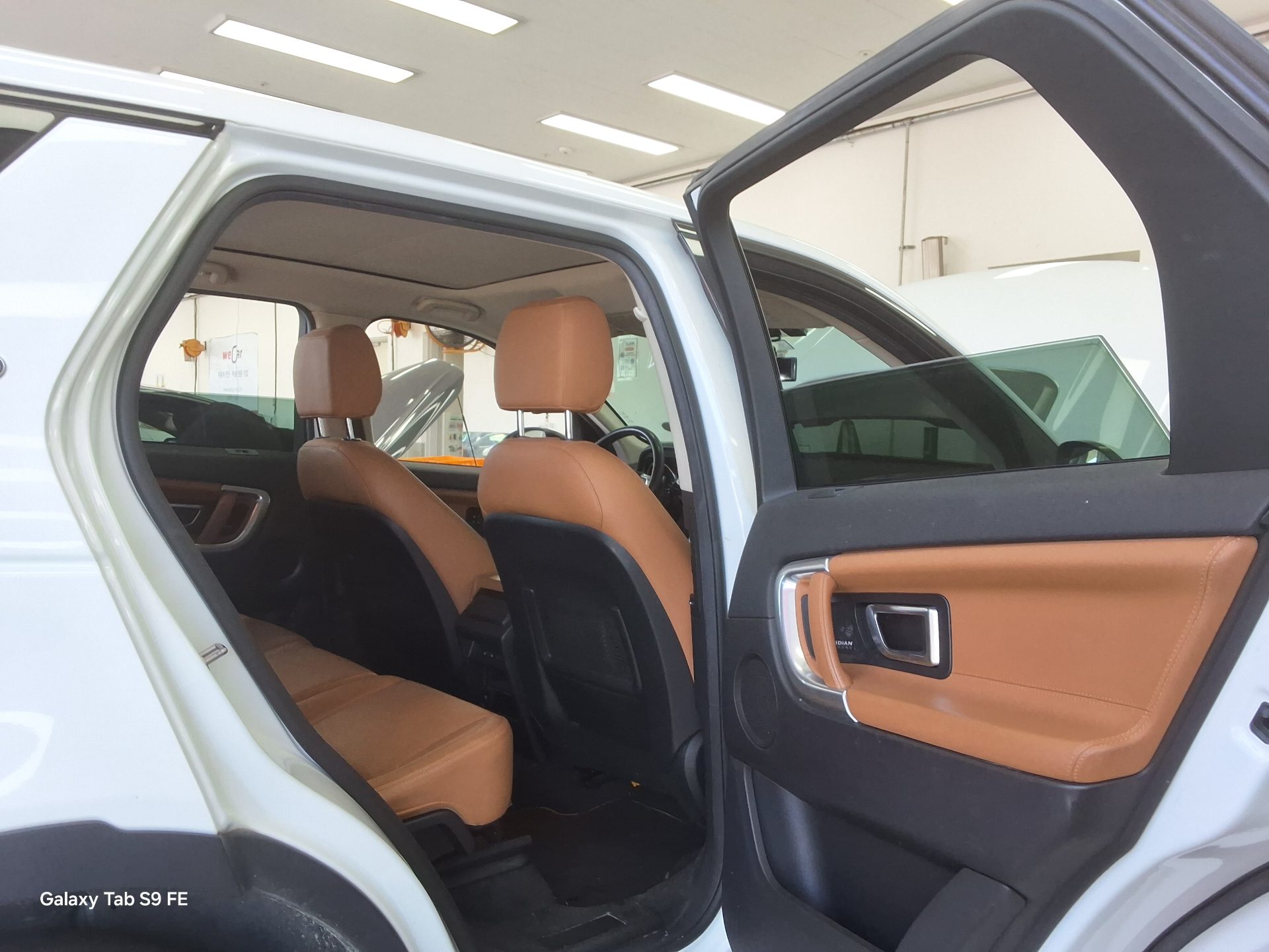 2019 - land rover discovery