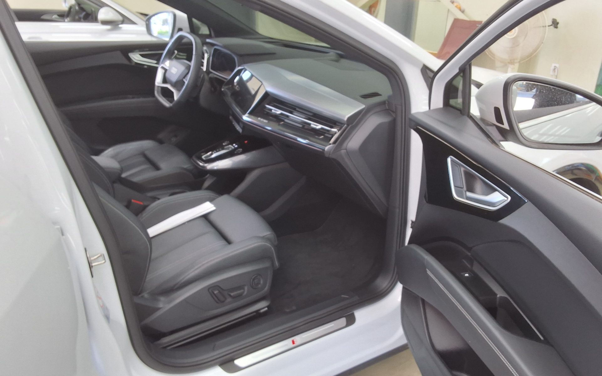 2022 - audi q4