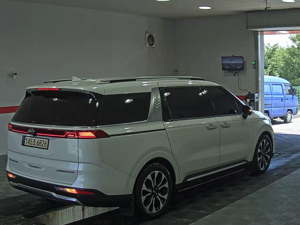 2021 - kia carnival