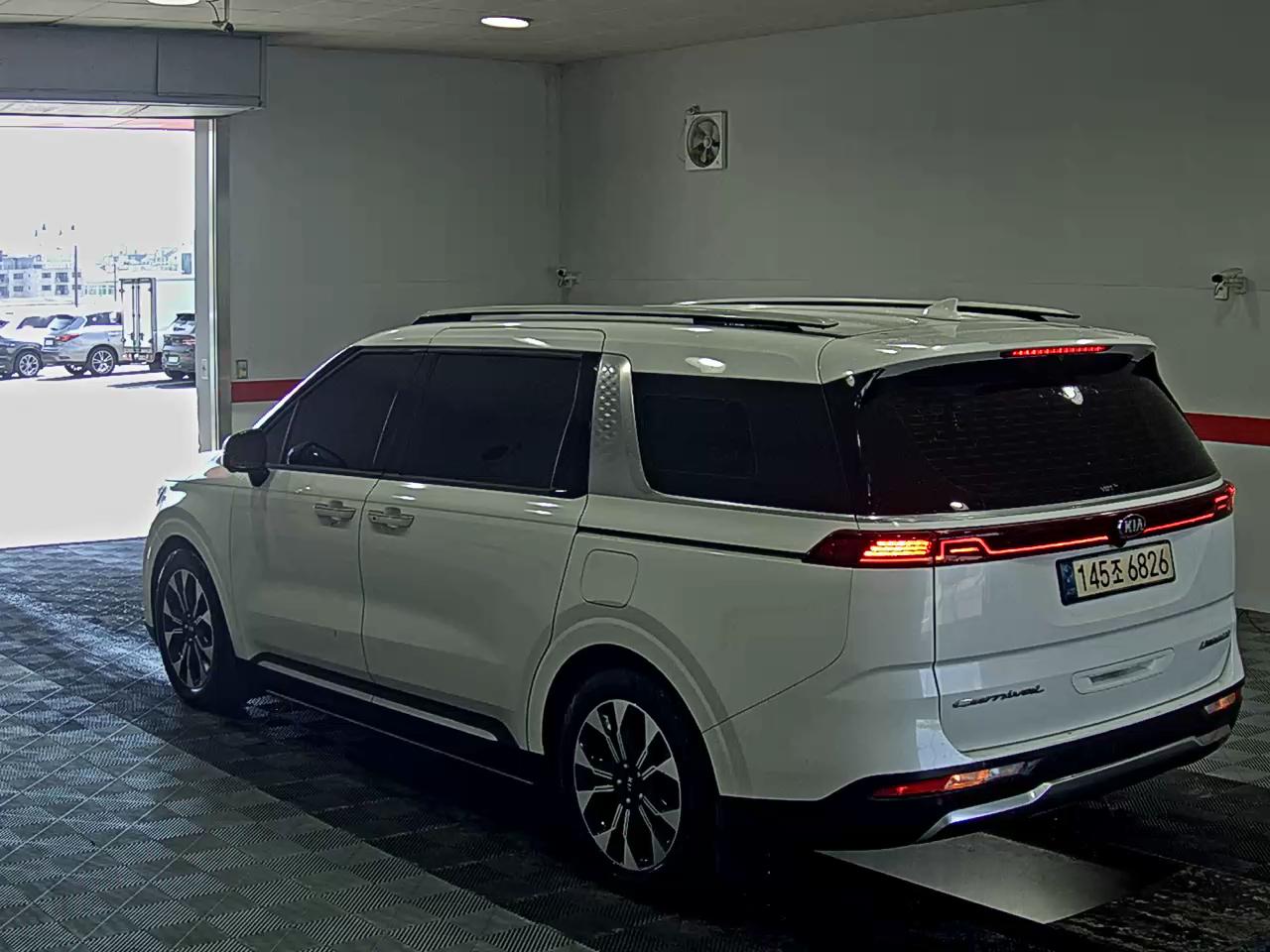 2021 - kia carnival