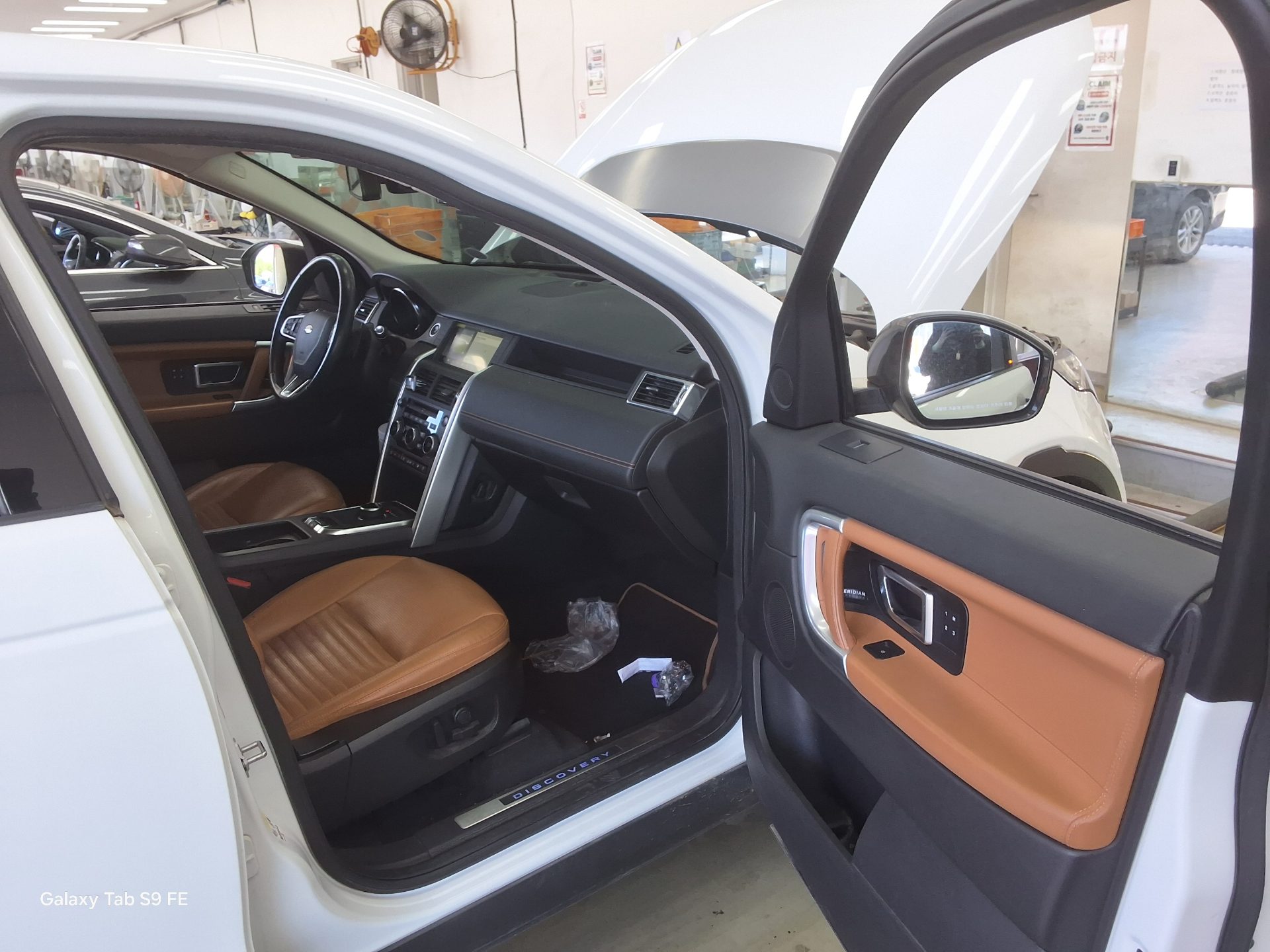 2019 - land rover discovery
