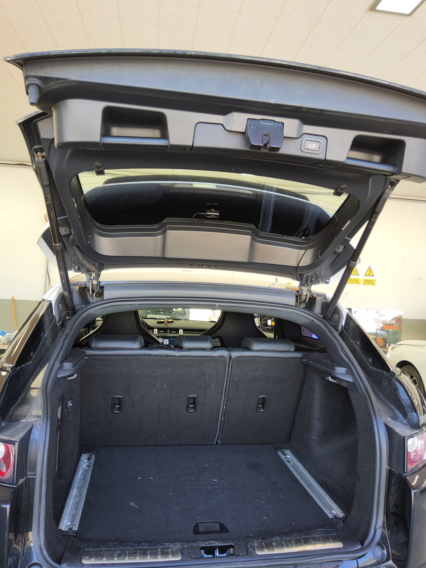2012 - land rover range rover