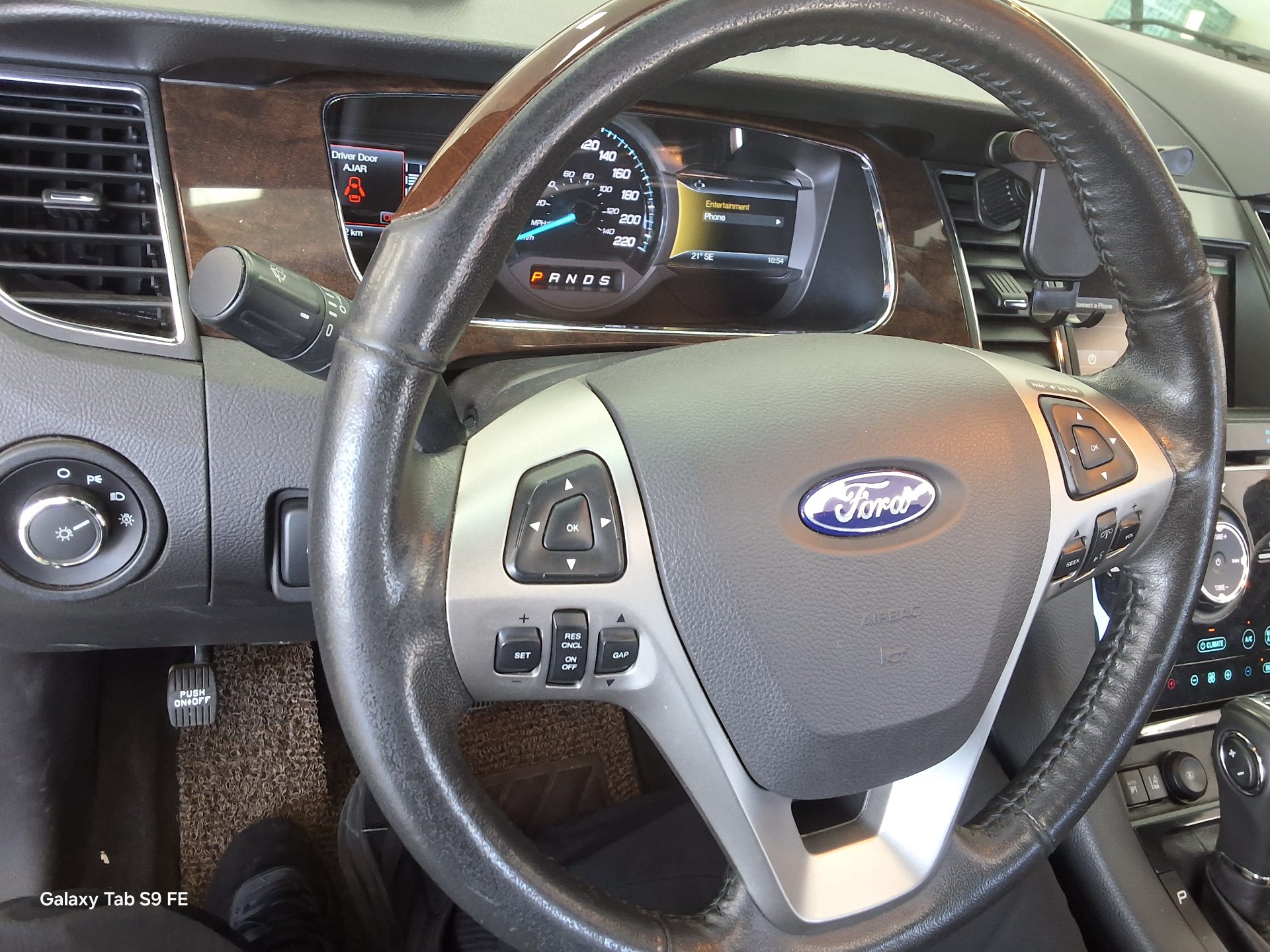 2014 - ford taurus