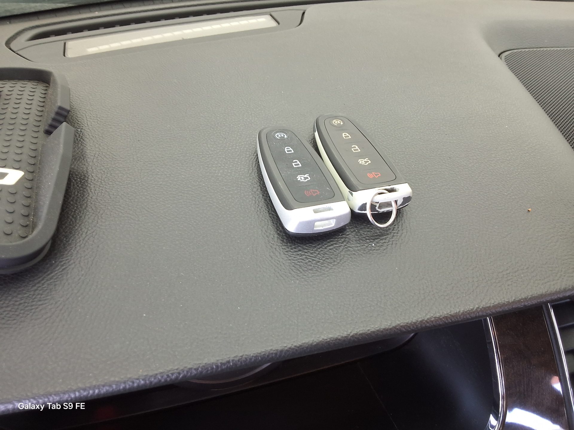2014 - ford taurus