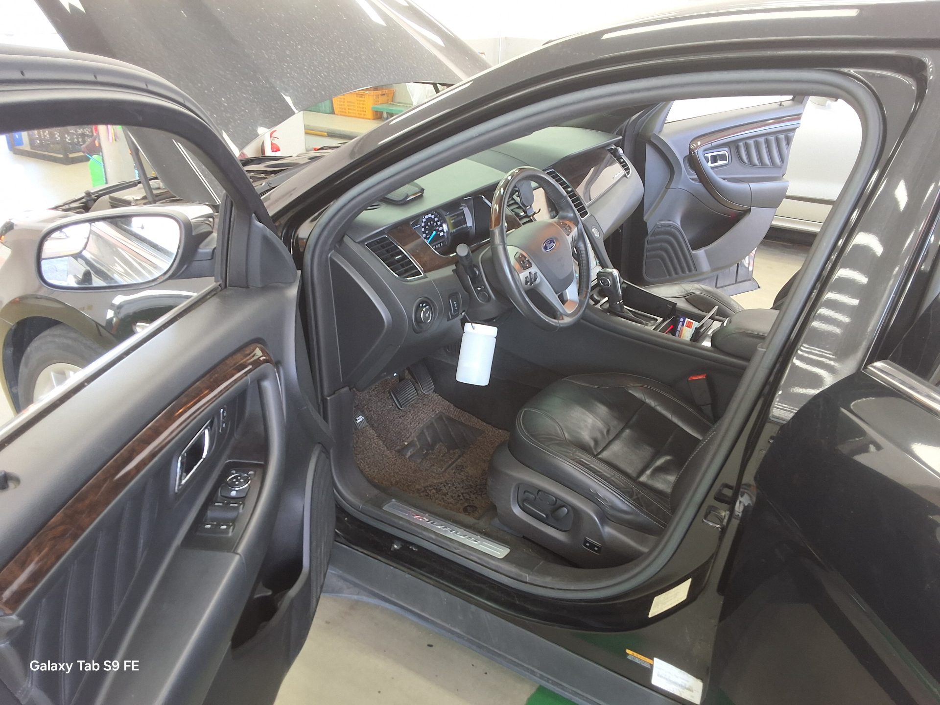 2014 - ford taurus