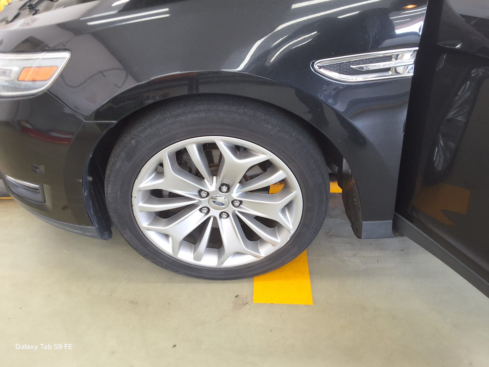 2014 - ford taurus